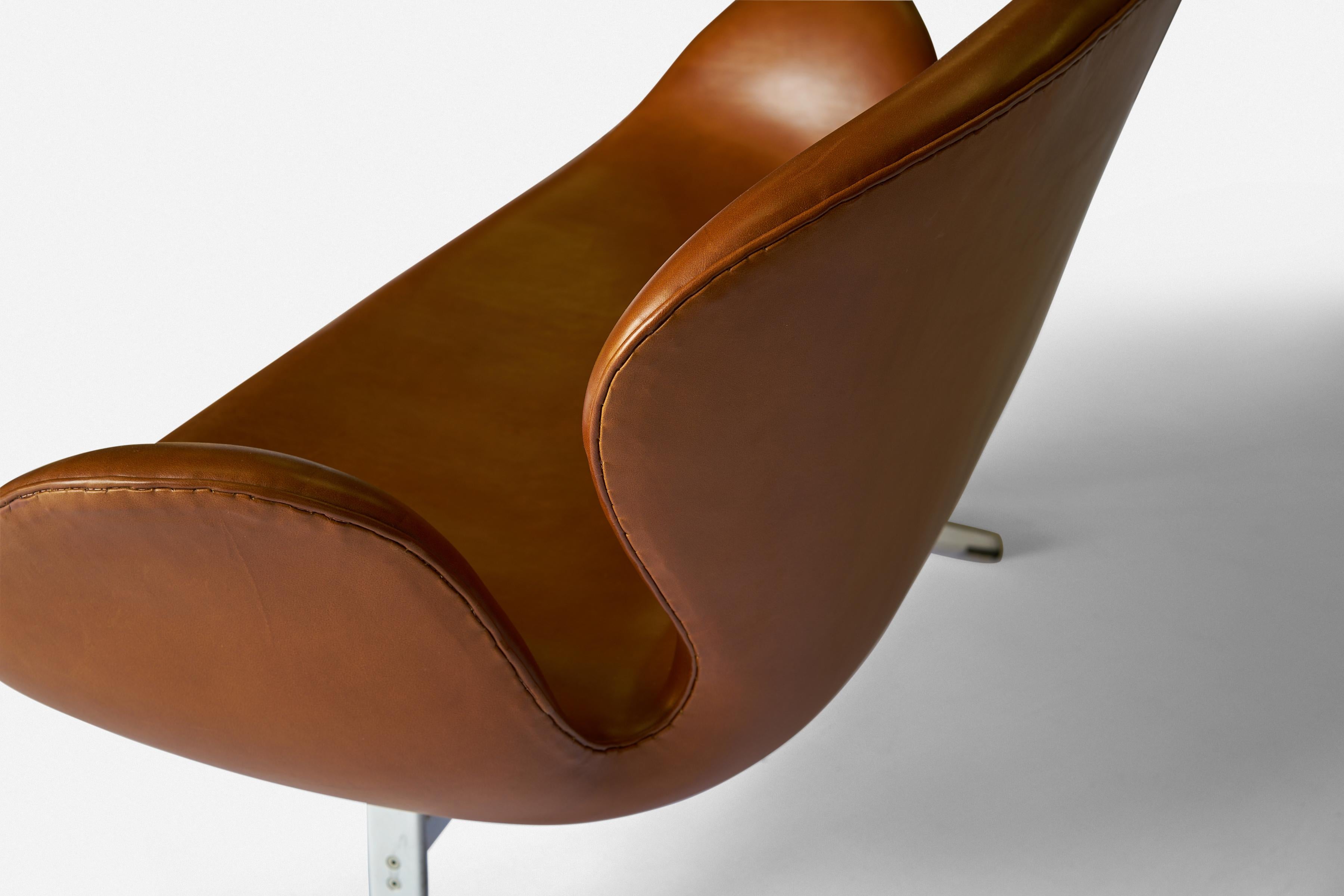 Arne Jacobsen Schwanen-Sofa, Modell 3321 Fritz Hansen (Dänisch) im Angebot