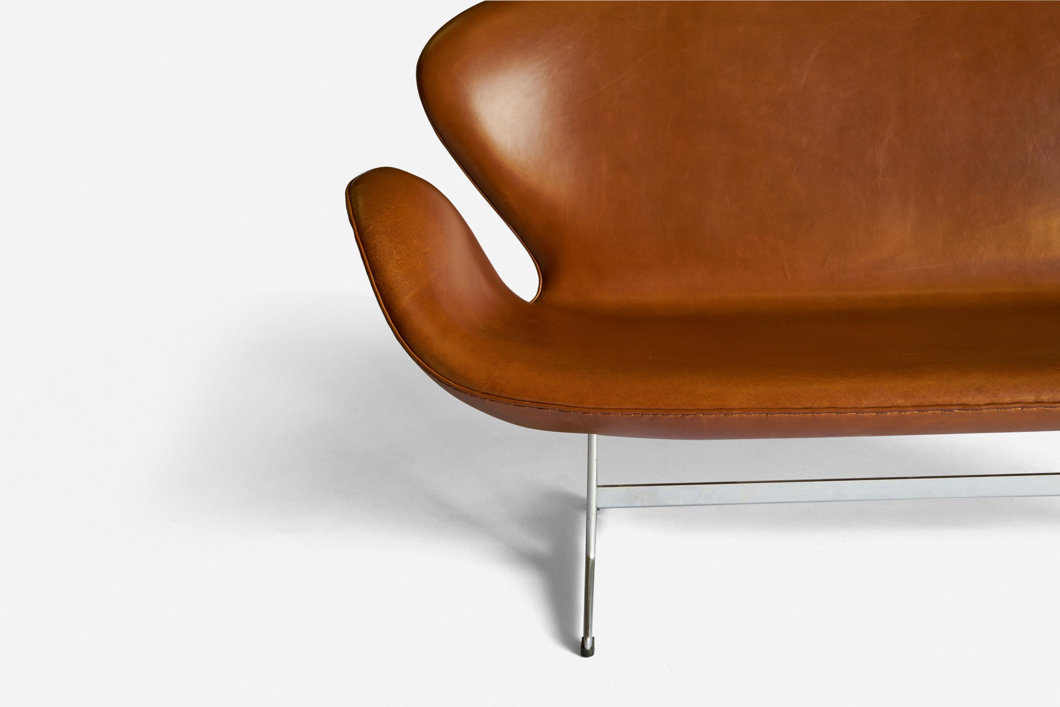 Arne Jacobsen Schwanen-Sofa, Modell 3321 Fritz Hansen im Zustand „Gut“ im Angebot in Houston, TX