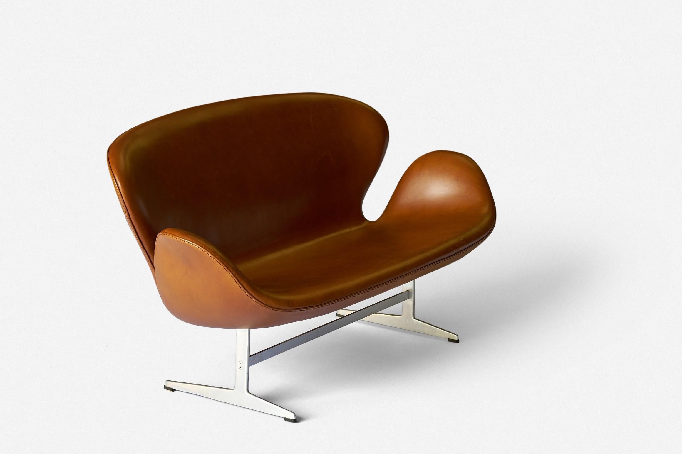 Arne Jacobsen Schwanen-Sofa, Modell 3321 Fritz Hansen (20. Jahrhundert) im Angebot