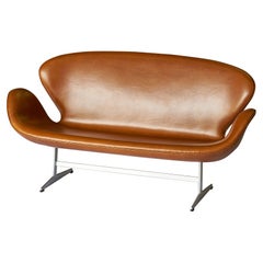 Arne Jacobsen Swan Settee, Model 3321 Fritz Hansen