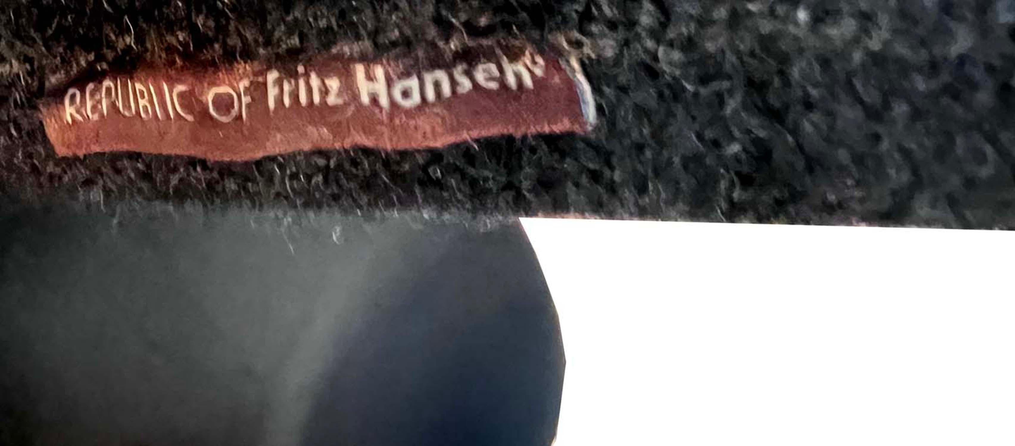 Arne Jacobsen 'Swan' Sofa for Fritz Hansen For Sale 5