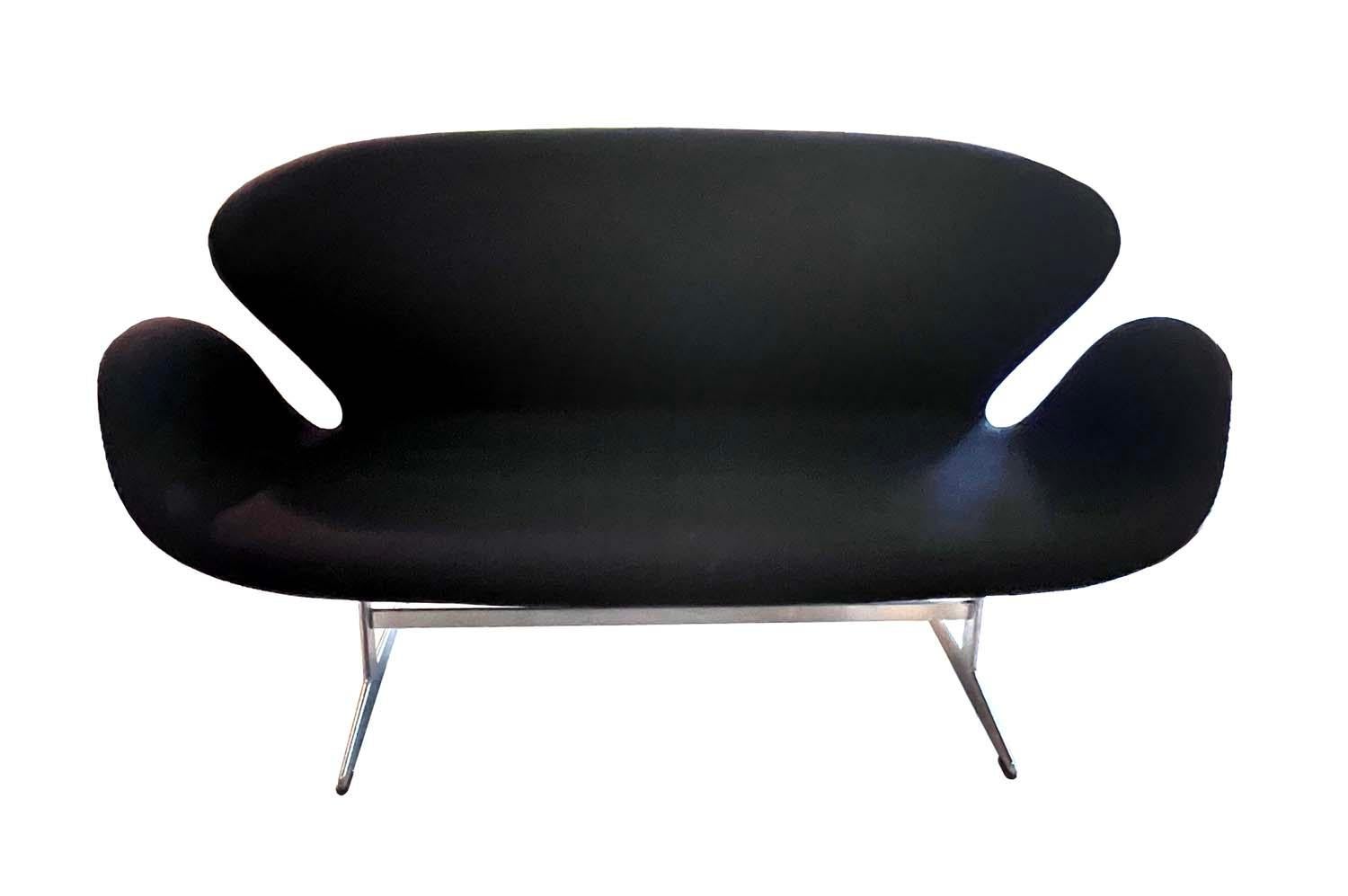 The Swan Sofa Was Designed By Arne Jacobsen In 1958 And Manufactured By Fritz Hansen. Copenhagen, Denmark. The Swan Sofa is a unique and sought after piece for any mid century aficionado. This piece is in excellent condition and in the rare black