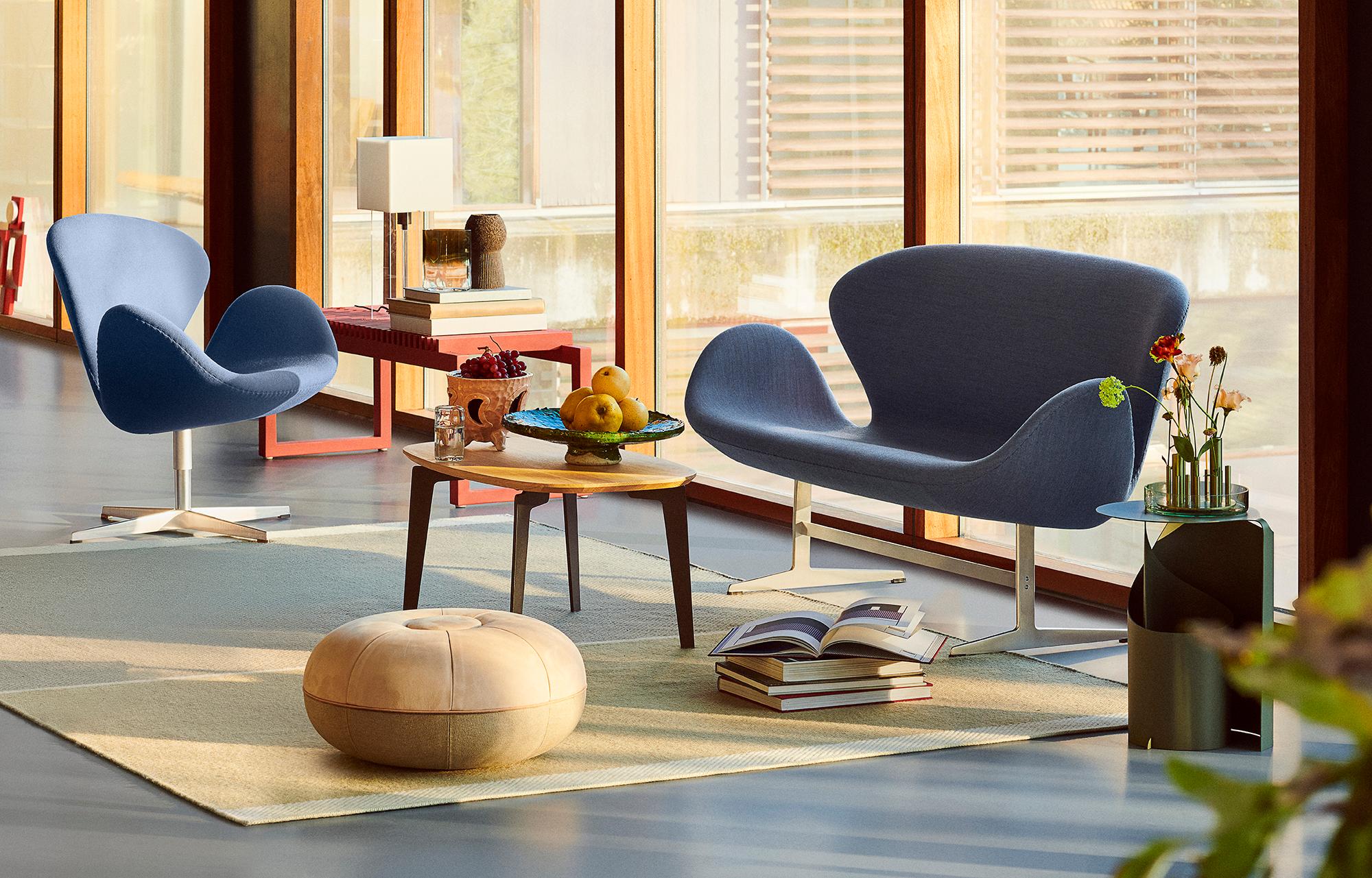 Metal Arne Jacobsen 'Swan' Sofa for Fritz Hansen in Christianshavn Fabric Upholstery For Sale