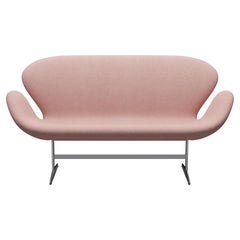 Arne Jacobsen 'Swan' Sofa for Fritz Hansen in Fabric Upholstery (Cat. 2)