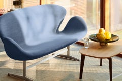 Arne Jacobsen 'Swan' Sofa for Fritz Hansen in Fabric Upholstery (Cat. 3)