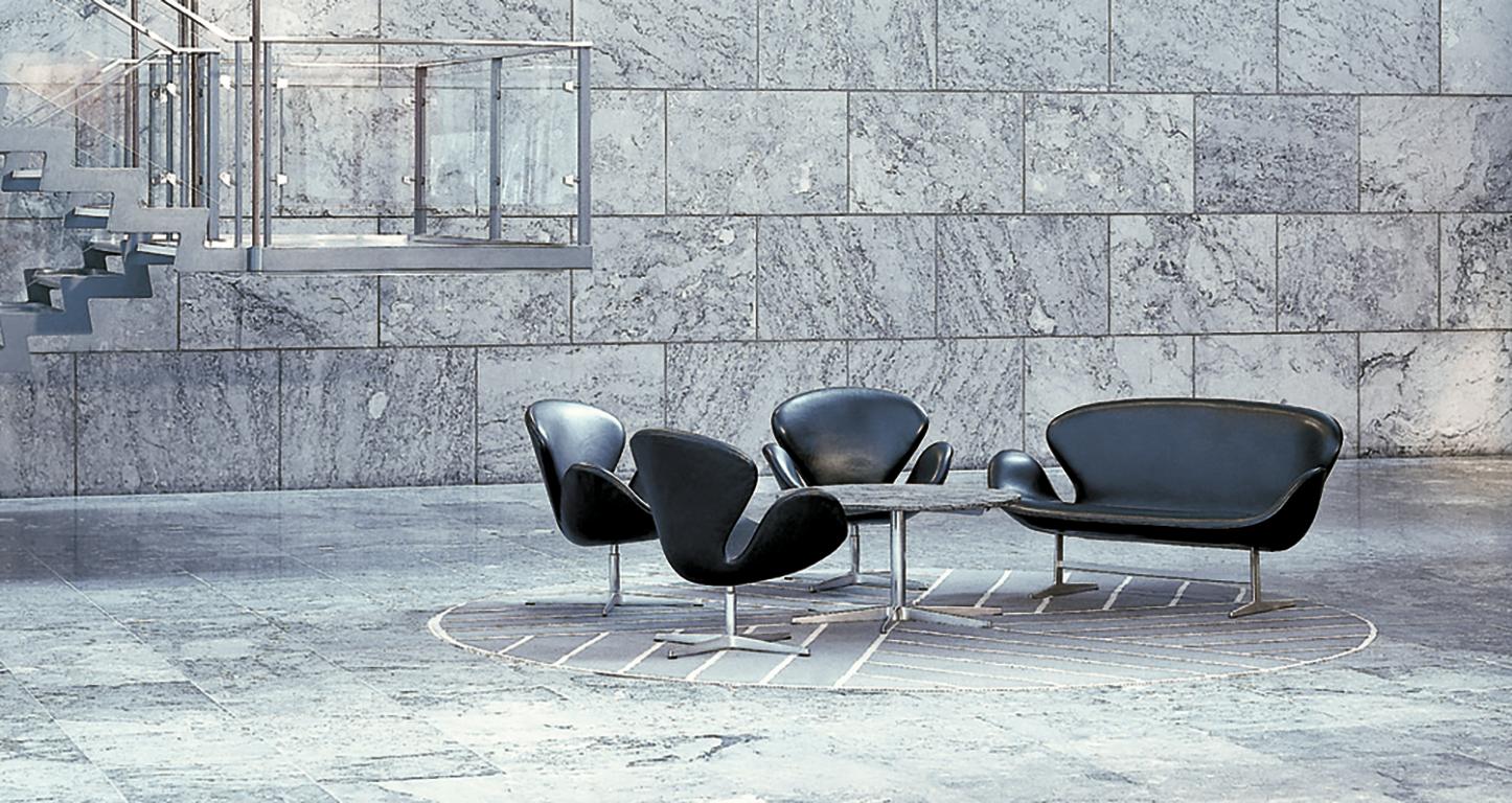 Danish Arne Jacobsen 'Swan' Sofa for Fritz Hansen in Leather Upholstery (Cat. 5) For Sale