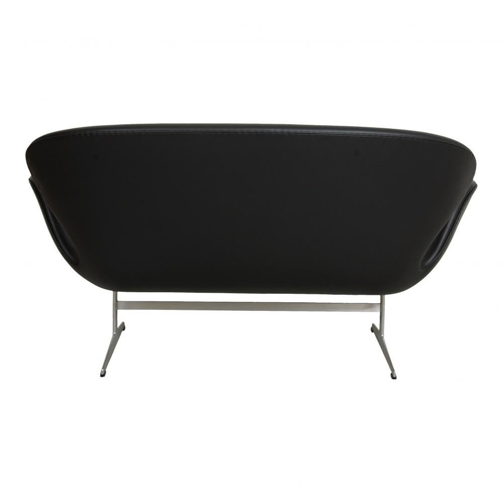 Arne Jacobsen Swan Sofa in Black Leather In Good Condition In Herlev, 84