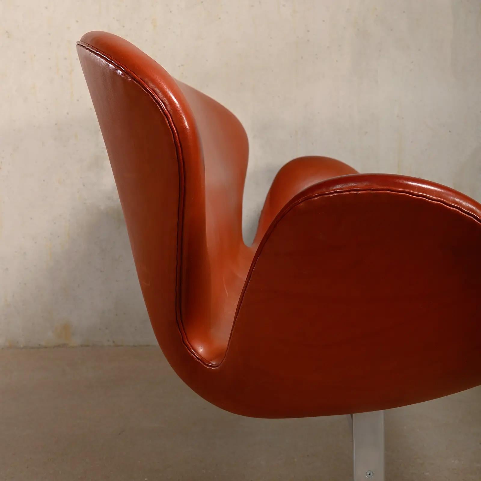 Canapé Swan d'Arne Jacobsen en cuir de noyer pour Fritz Hansen, Danemark 1958 en vente 9