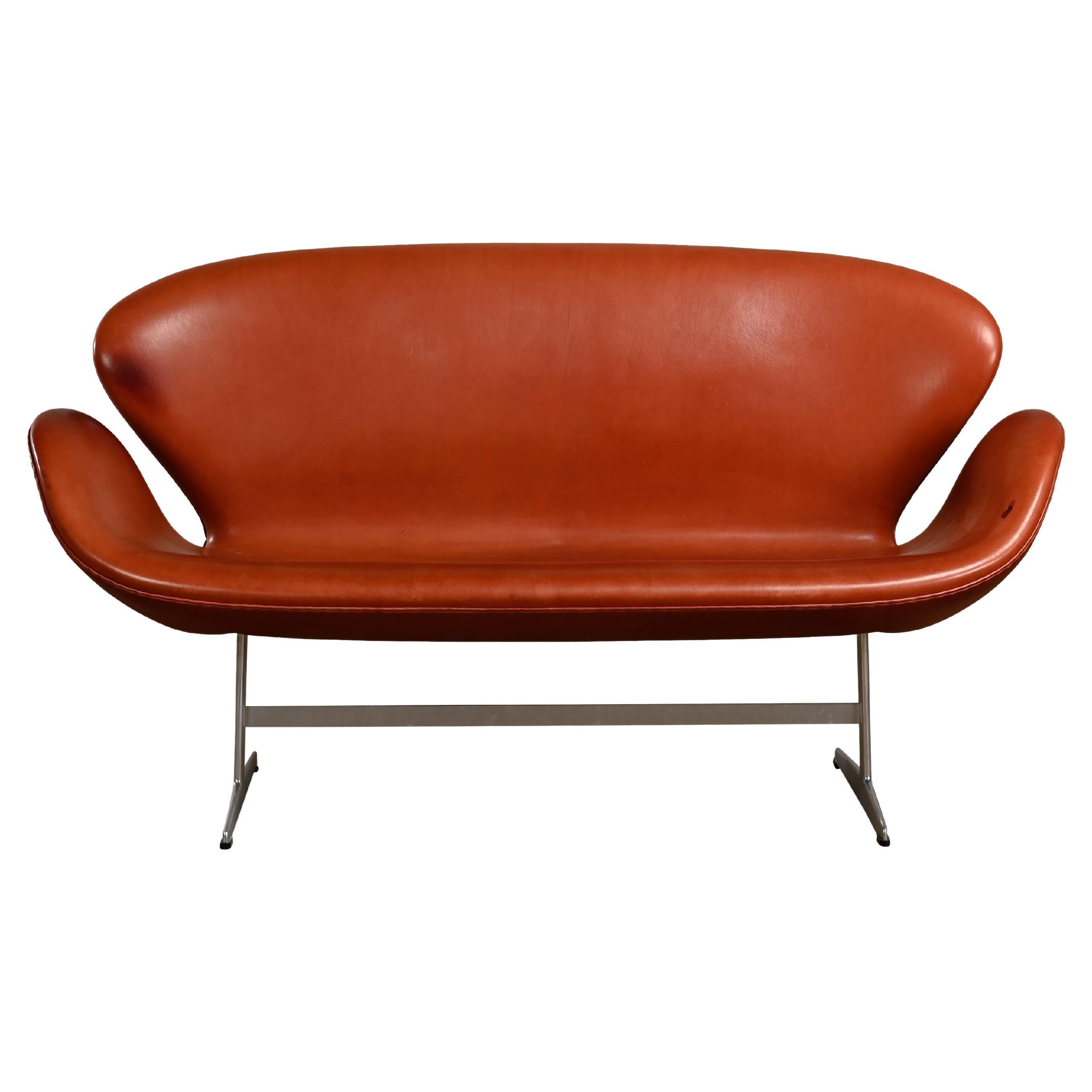 Arne Jacobsen Swan Sofa in Grace Walnut Leather for Fritz Hansen, Denmark 1958 For Sale