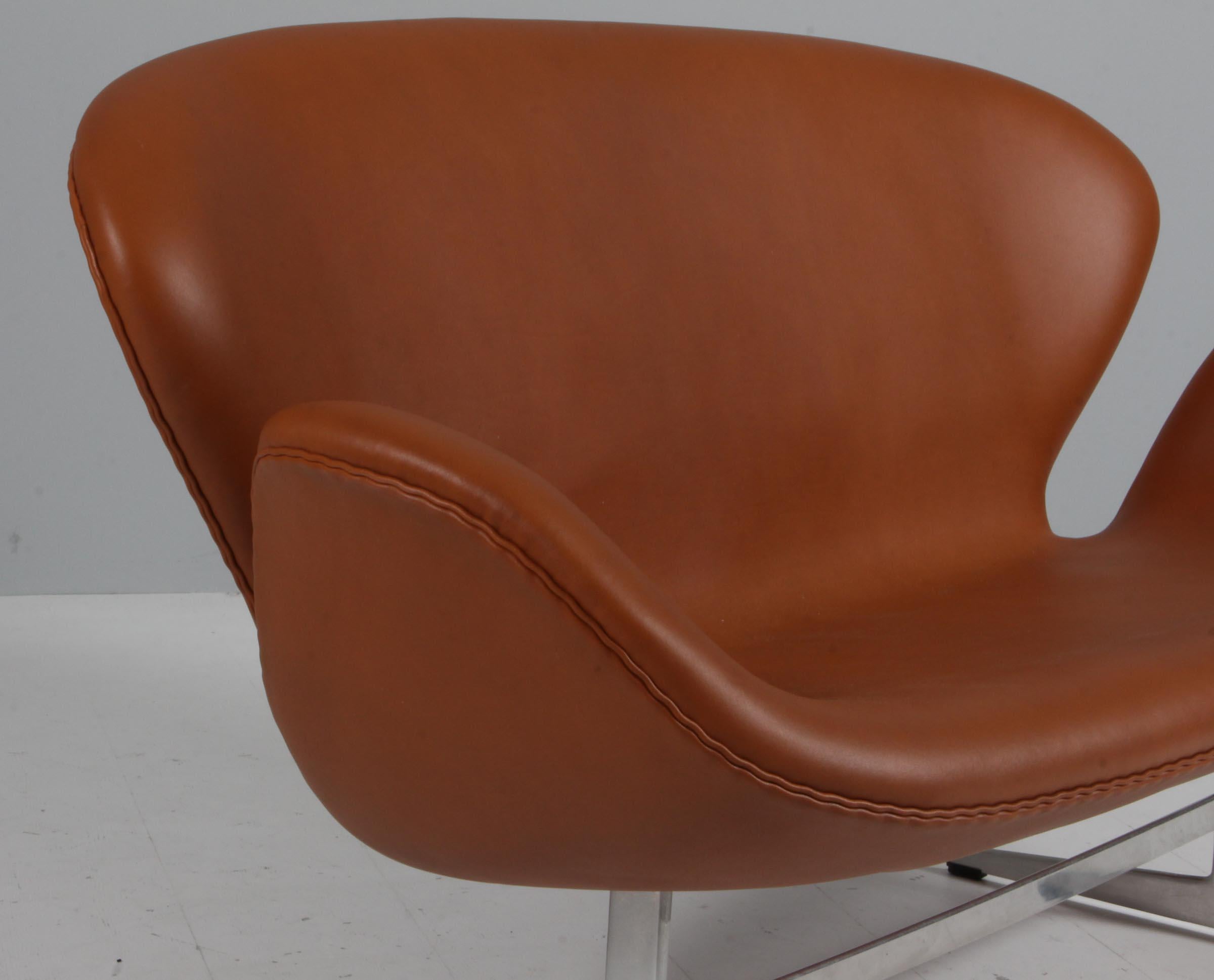 Arne Jacobsen Canapé Swan noyer Elegance Excellent état - En vente à Esbjerg, DK