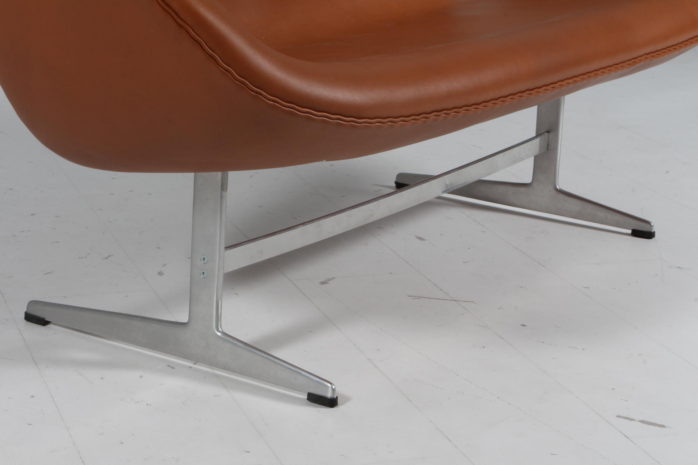 Aluminium Arne Jacobsen Canapé Swan noyer Elegance en vente