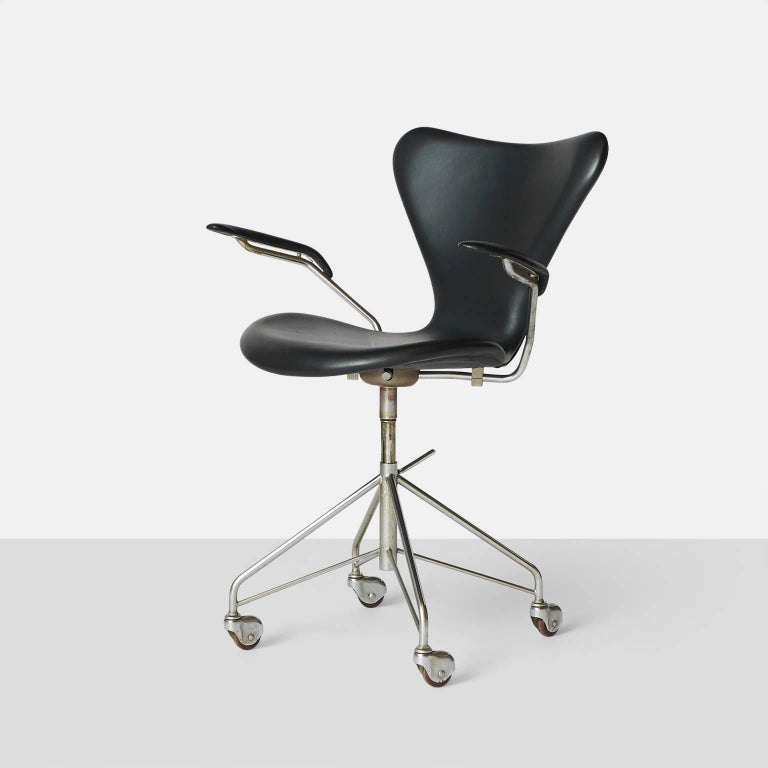 Arne Jacobsen Swivel Desk Chair Model #3217 For Sale at 1stDibs