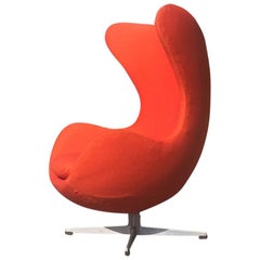 Retro Arne Jacobsen Swivel Egg Chair for Fritz Hansen in Maharam Textile