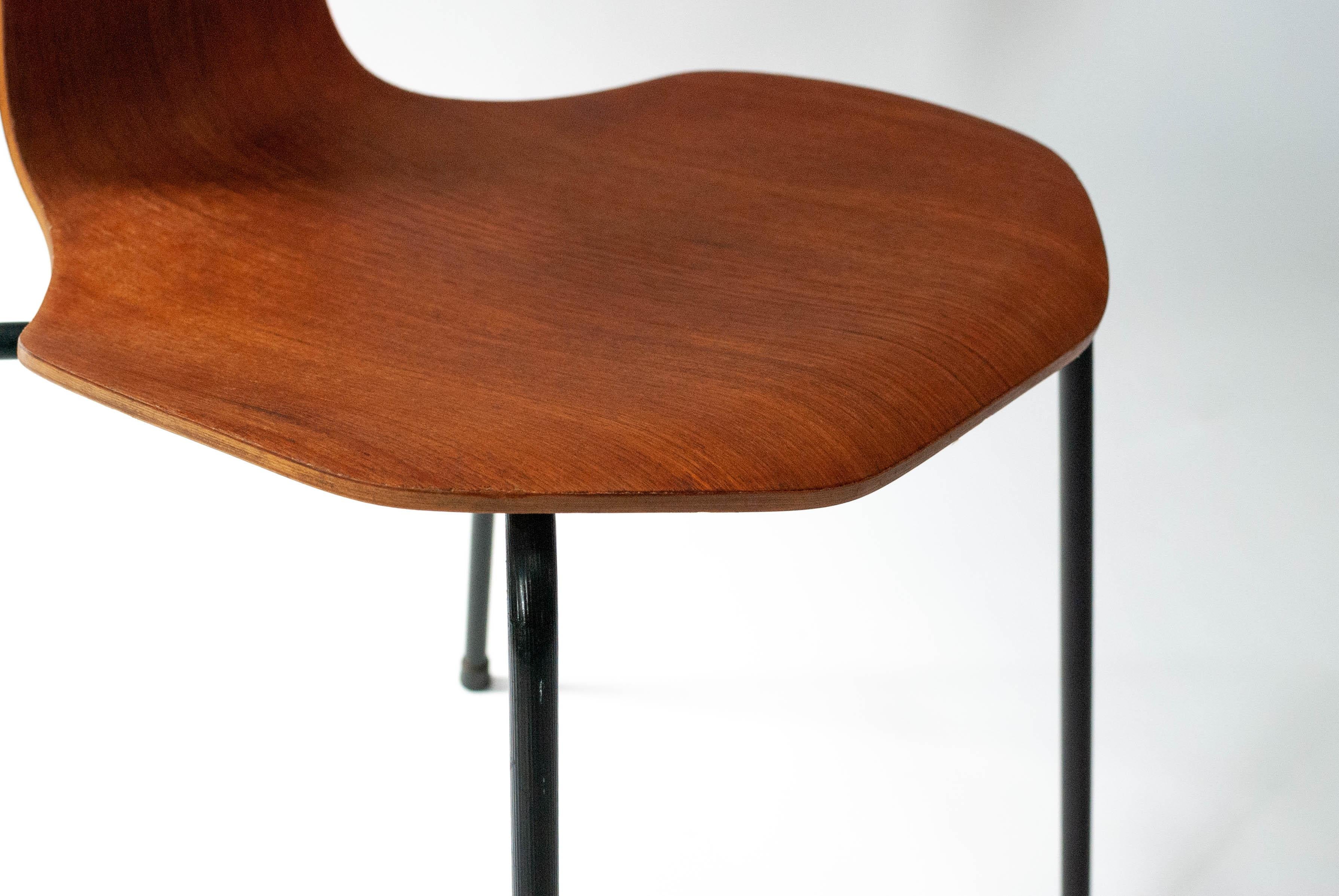 Arne Jacobsen T-chair 3103 for Fritz Hansen 1