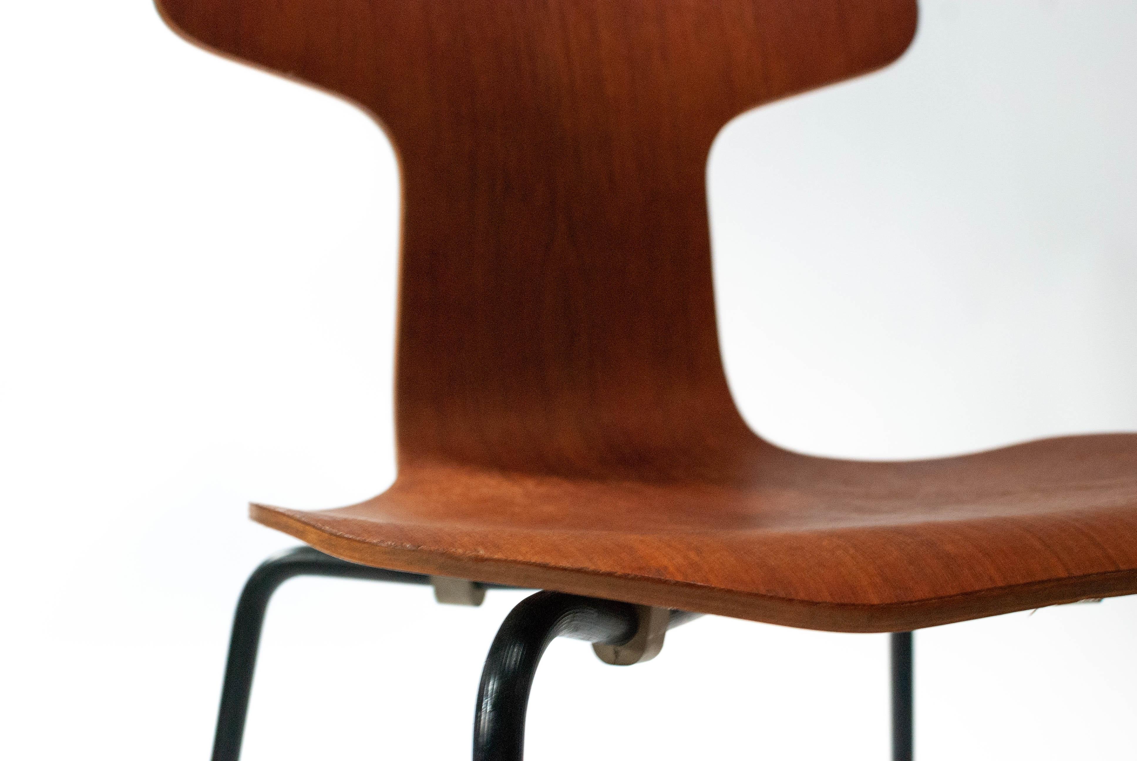 Arne Jacobsen T-chair 3103 for Fritz Hansen 2
