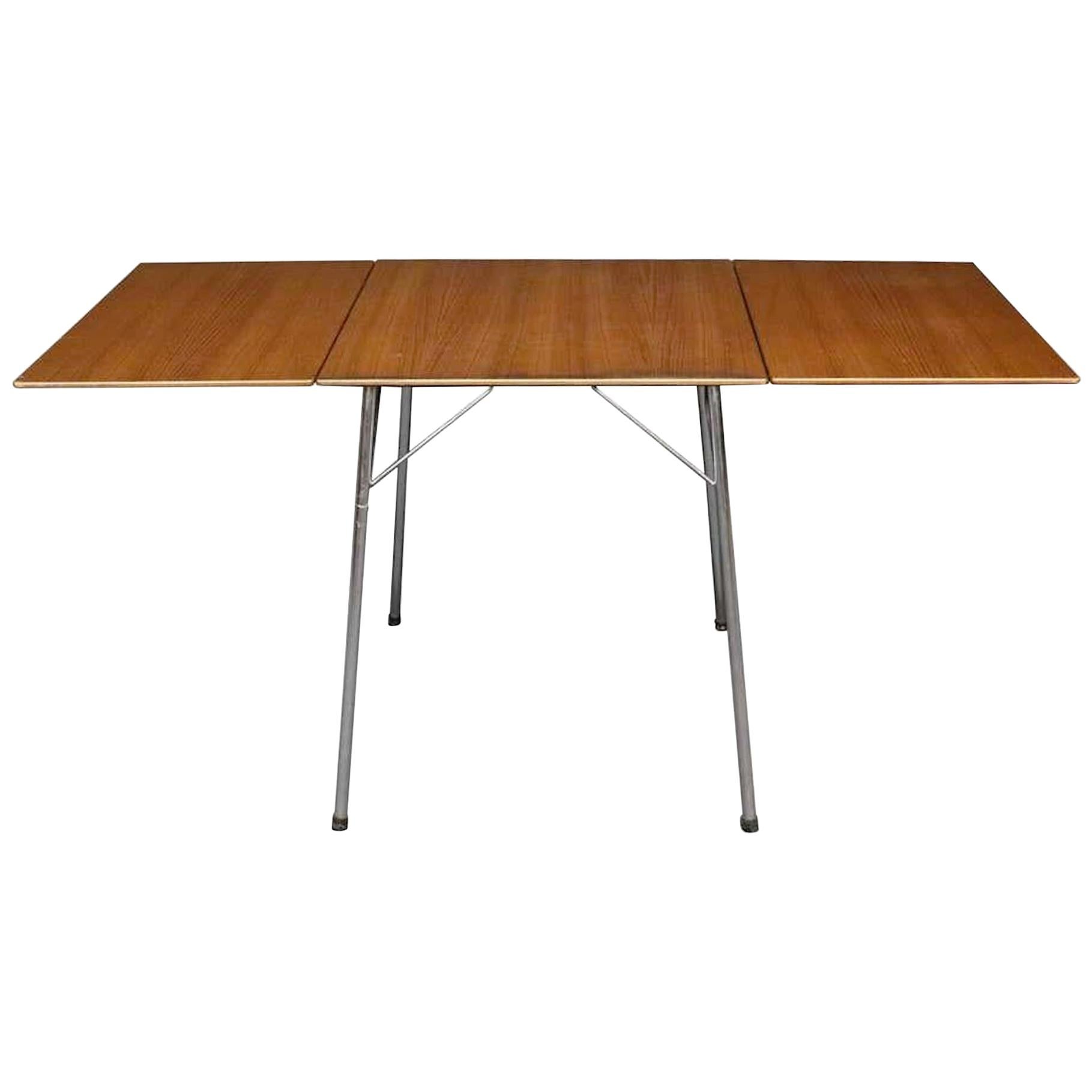 Arne Jacobsen Table