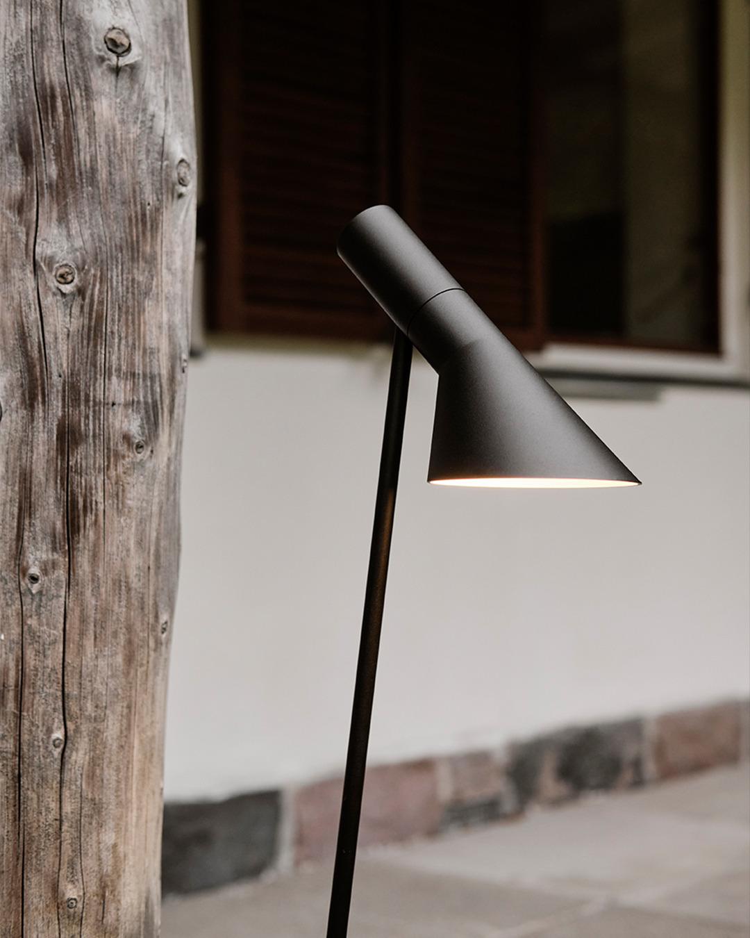 Danois Grande malleAJ Garden d'Arne Jacobsen avec support de base pour Louis Poulsen en vente