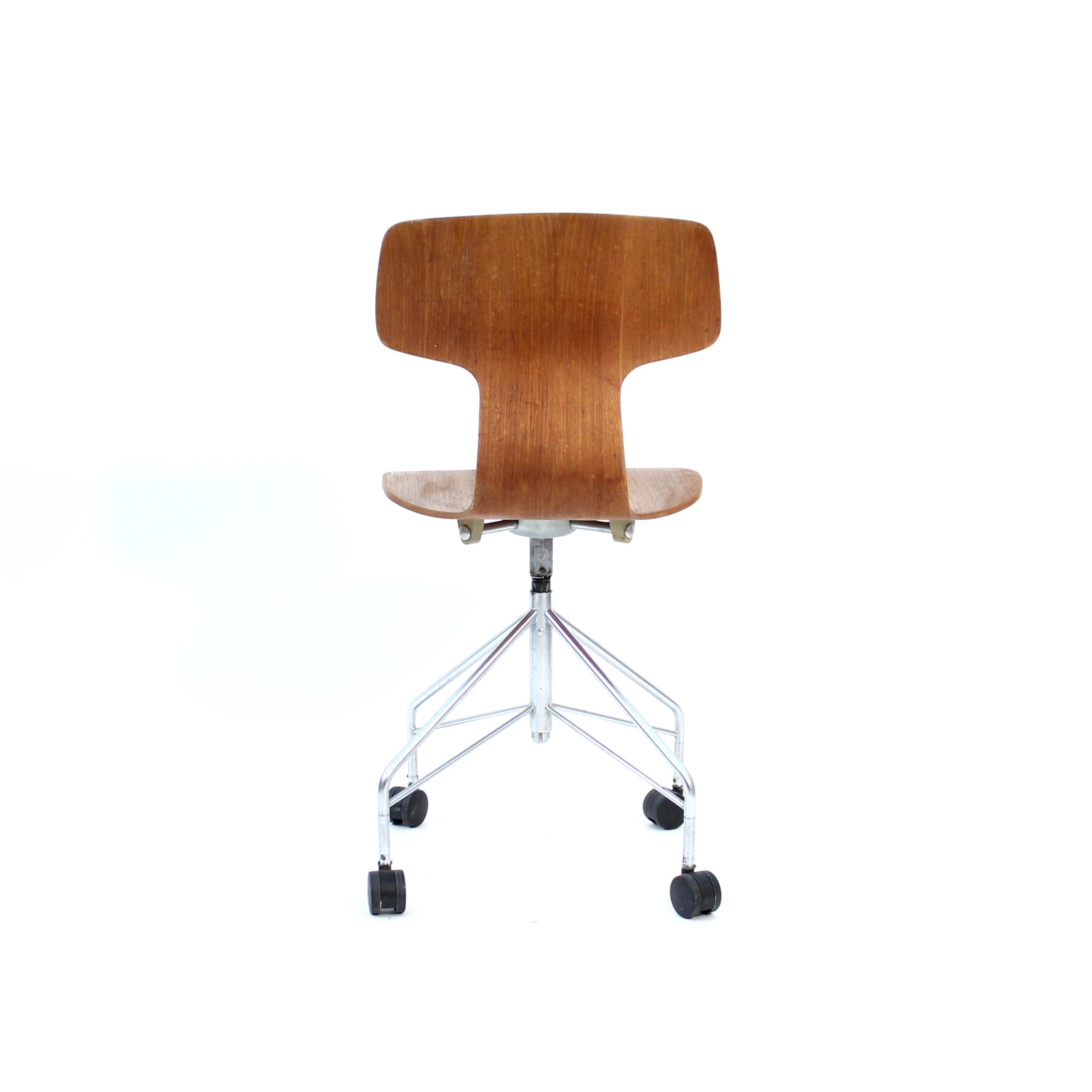 Arne Jacobsen, teak swivel desk chair 