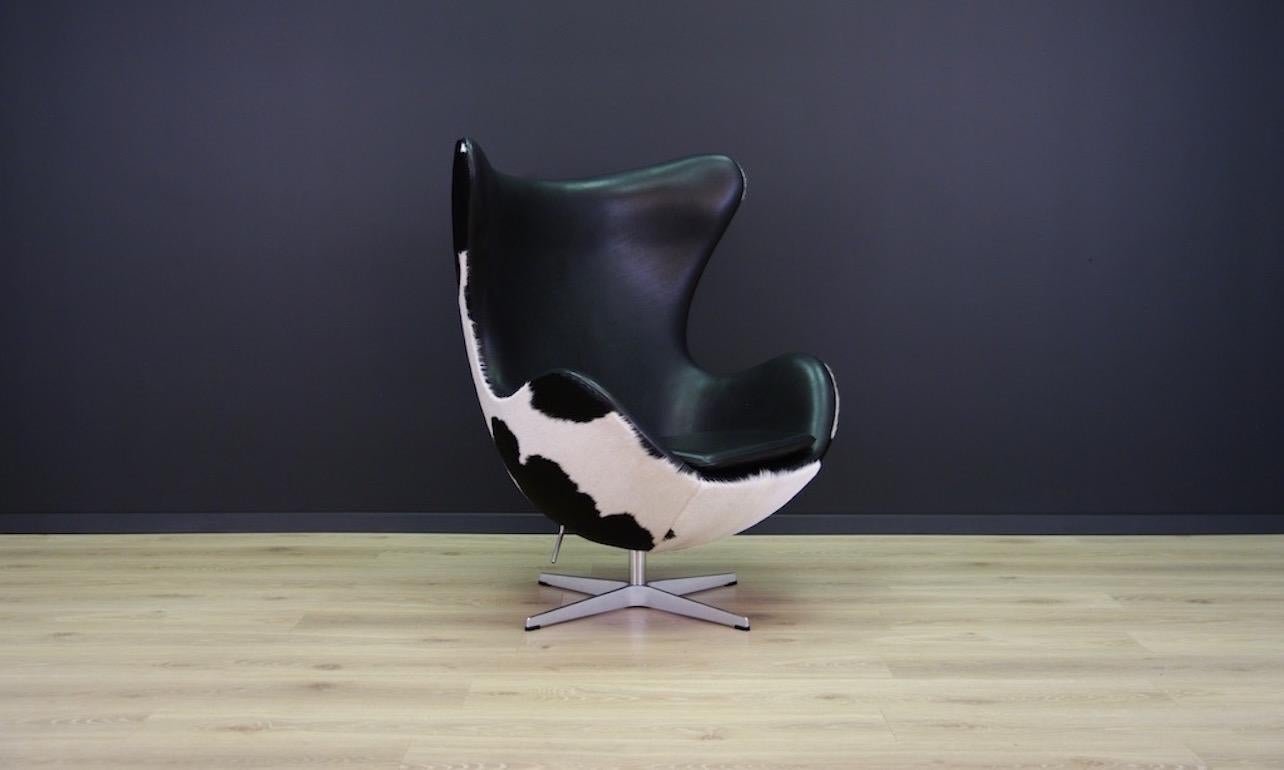 Mid-Century Modern Arne Jacobsen the Egg Chair Cow Leather Elegance, 1980s For Sale
