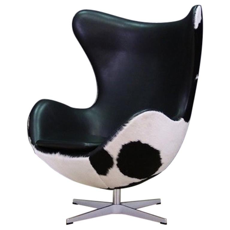 Vintage Egg Chair In Original Black Leather By Arne Jacobsen Bei