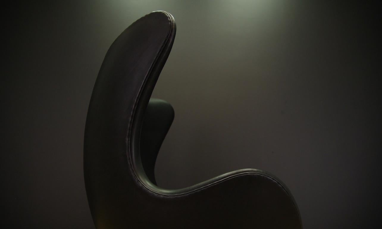 Arne Jacobsen the Egg Chair Elegance Leather Black For Sale 10