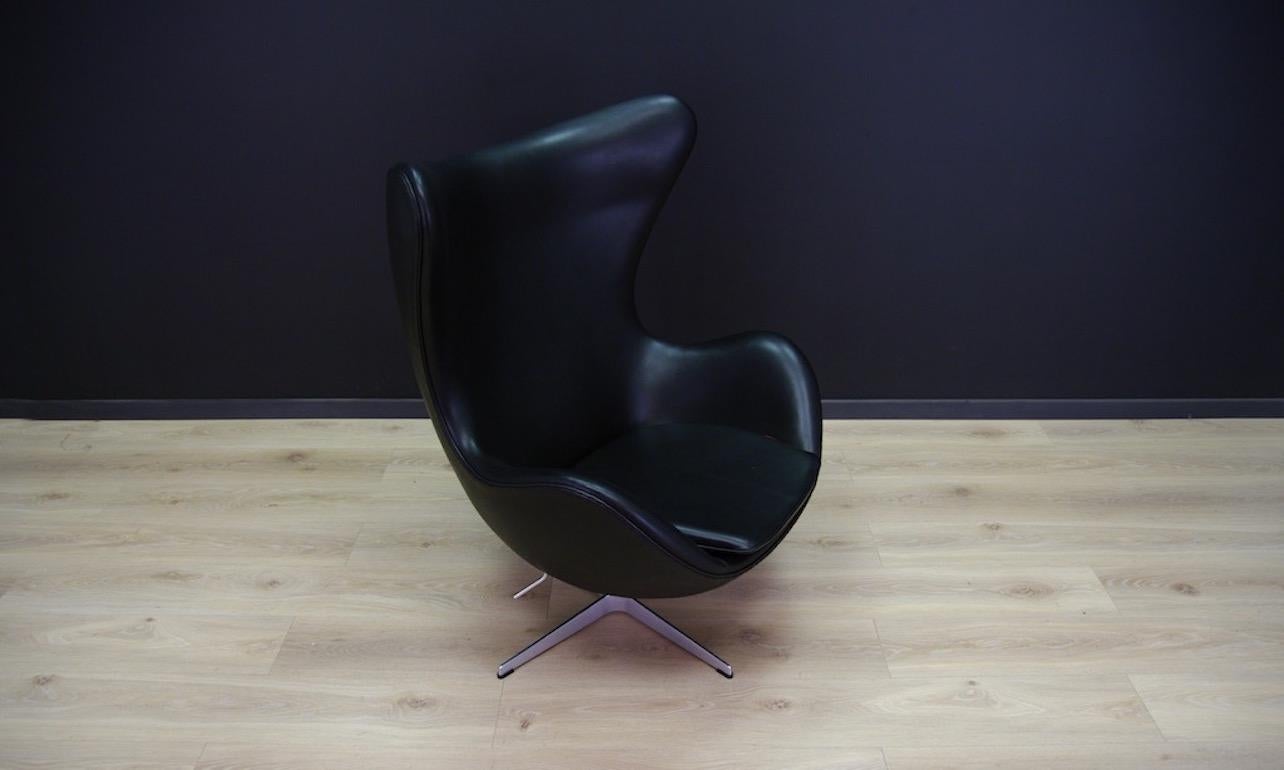 Scandinavian Arne Jacobsen the Egg Chair Elegance Leather Black For Sale
