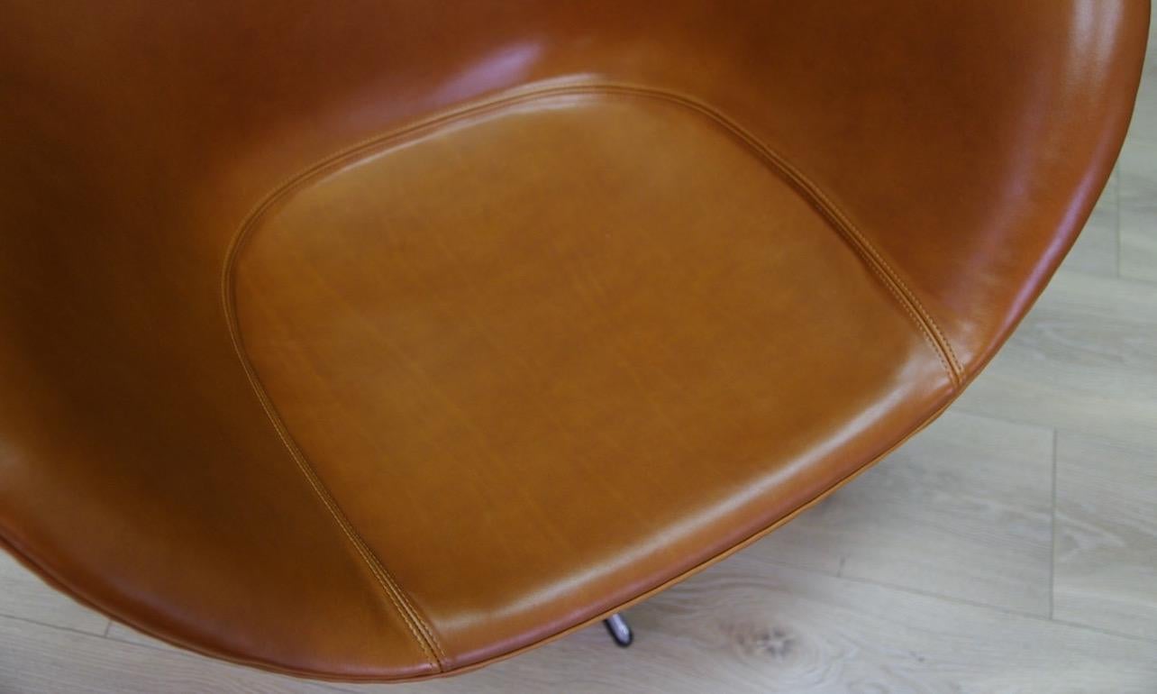 Arne Jacobsen the Egg Chair Elegance Leather Retro For Sale 2
