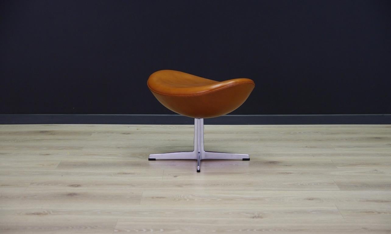 Fantastic footrest designed by leading Danish designer Arne Jacobsen for SAS Hotel in Copenhagen. Model 3316 