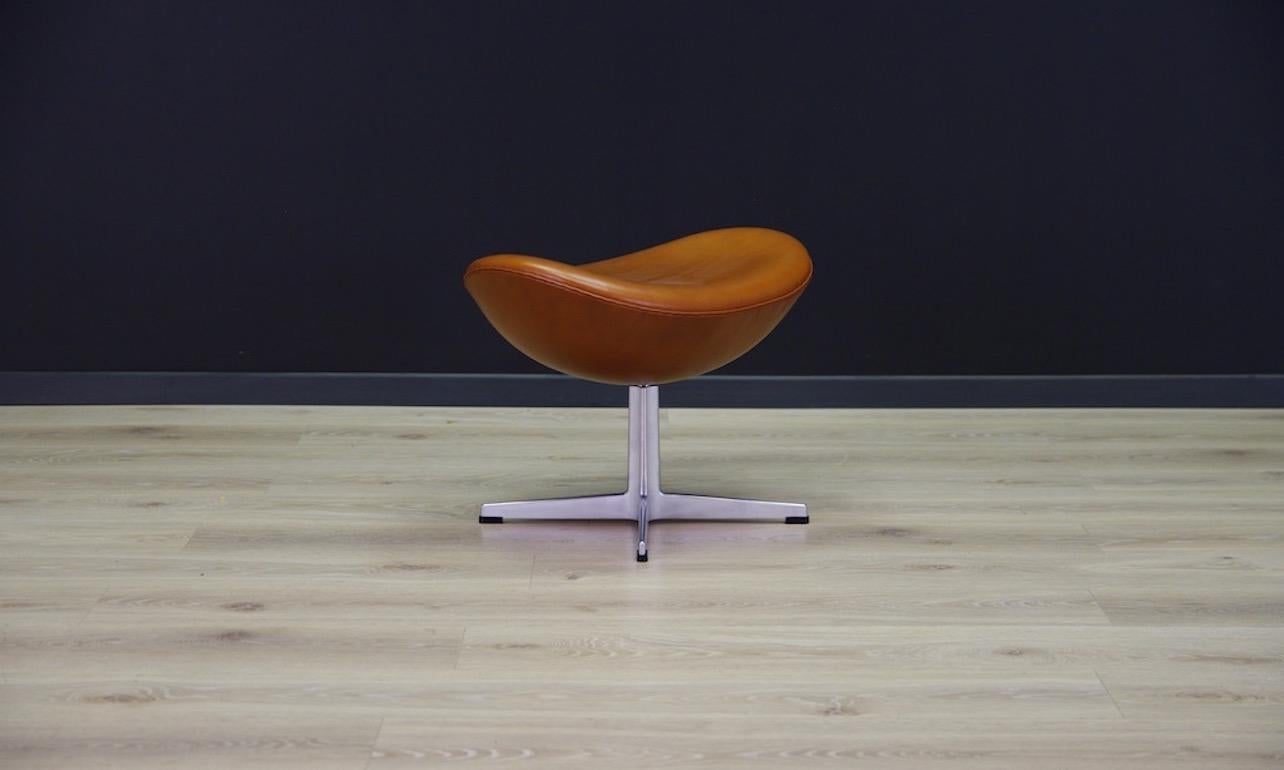 egg chair with footrest