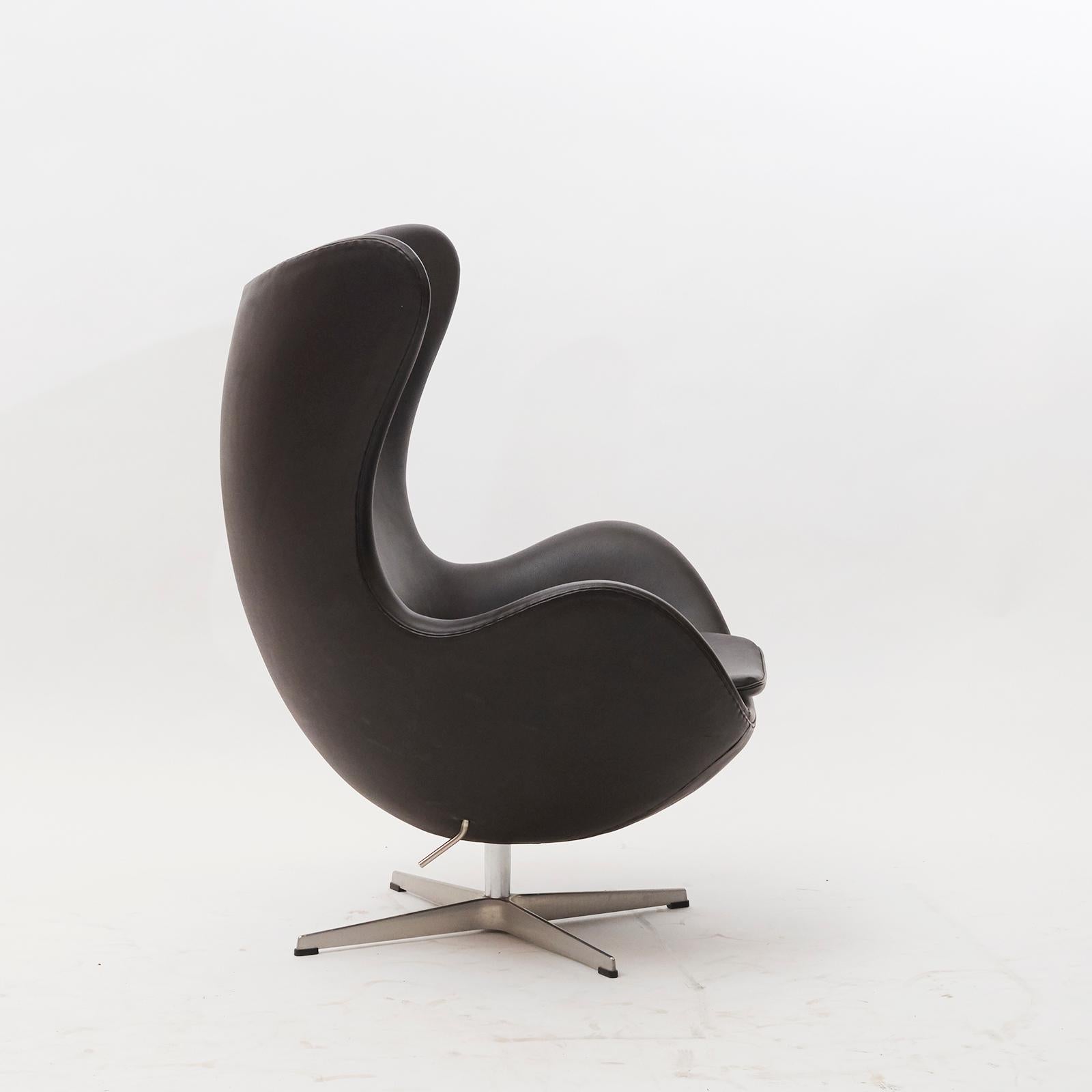 egg chair brown leather