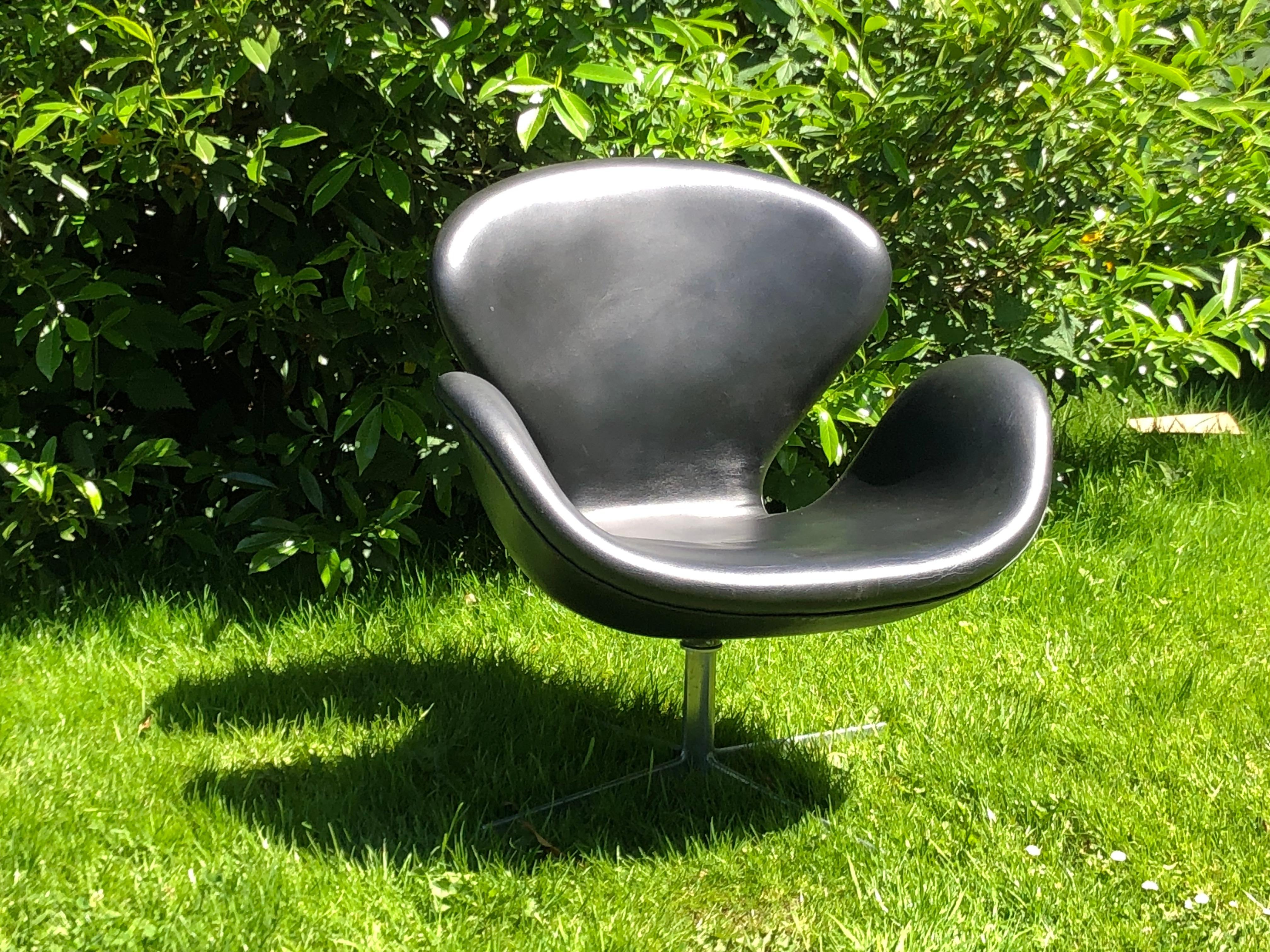 Danish Arne Jacobsen the iconic black leather swan-chair Fritz Hansen 1960ties