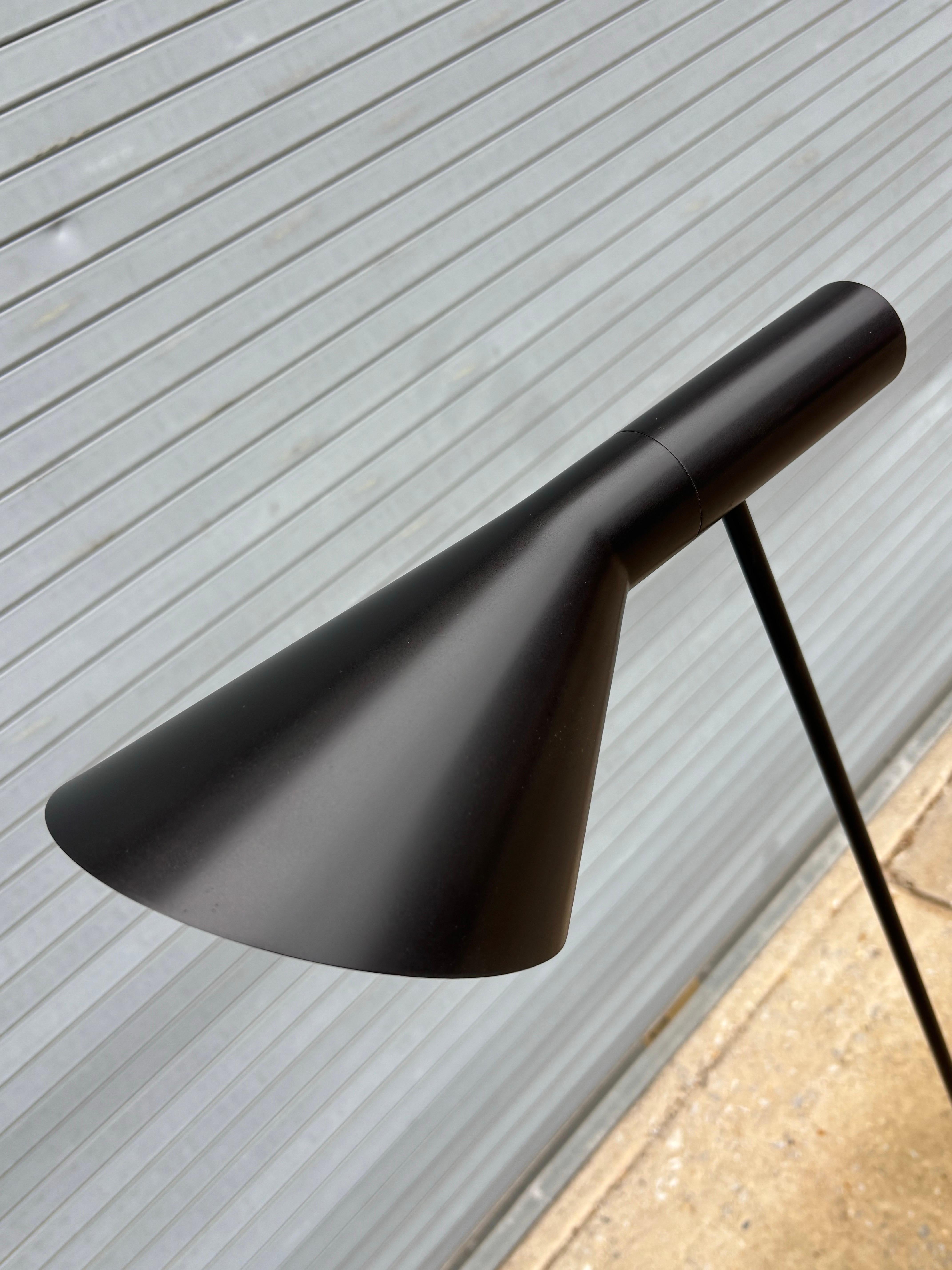 Lampada da terra Visor di Arne Jacobsen per Louis Poulsen Lighting In condizioni buone in vendita a Philadelphia, PA