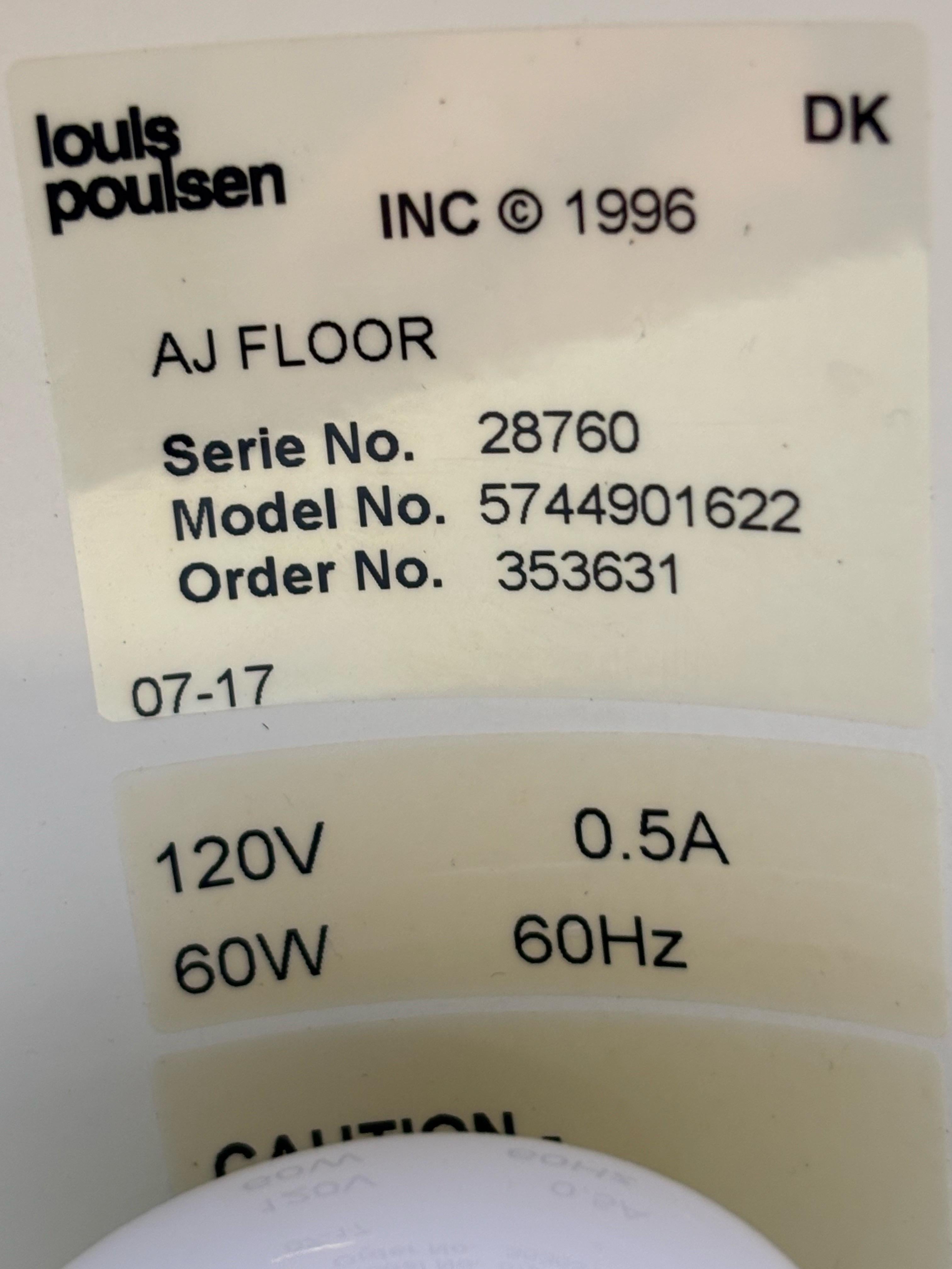 Lampada da terra Visor di Arne Jacobsen per Louis Poulsen Lighting in vendita 1