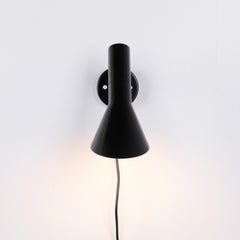 Aplique de pared Arne Jacobsen, modelo V3, en metal lacado en negro para Louis Poulsen