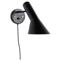 Arne Jacobsen wall lamp model V3 in black lacquered metal for Louis Poulsen