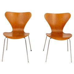 Arne Jacobsen x Fritz Hansen Series 7 Chairs, Pair