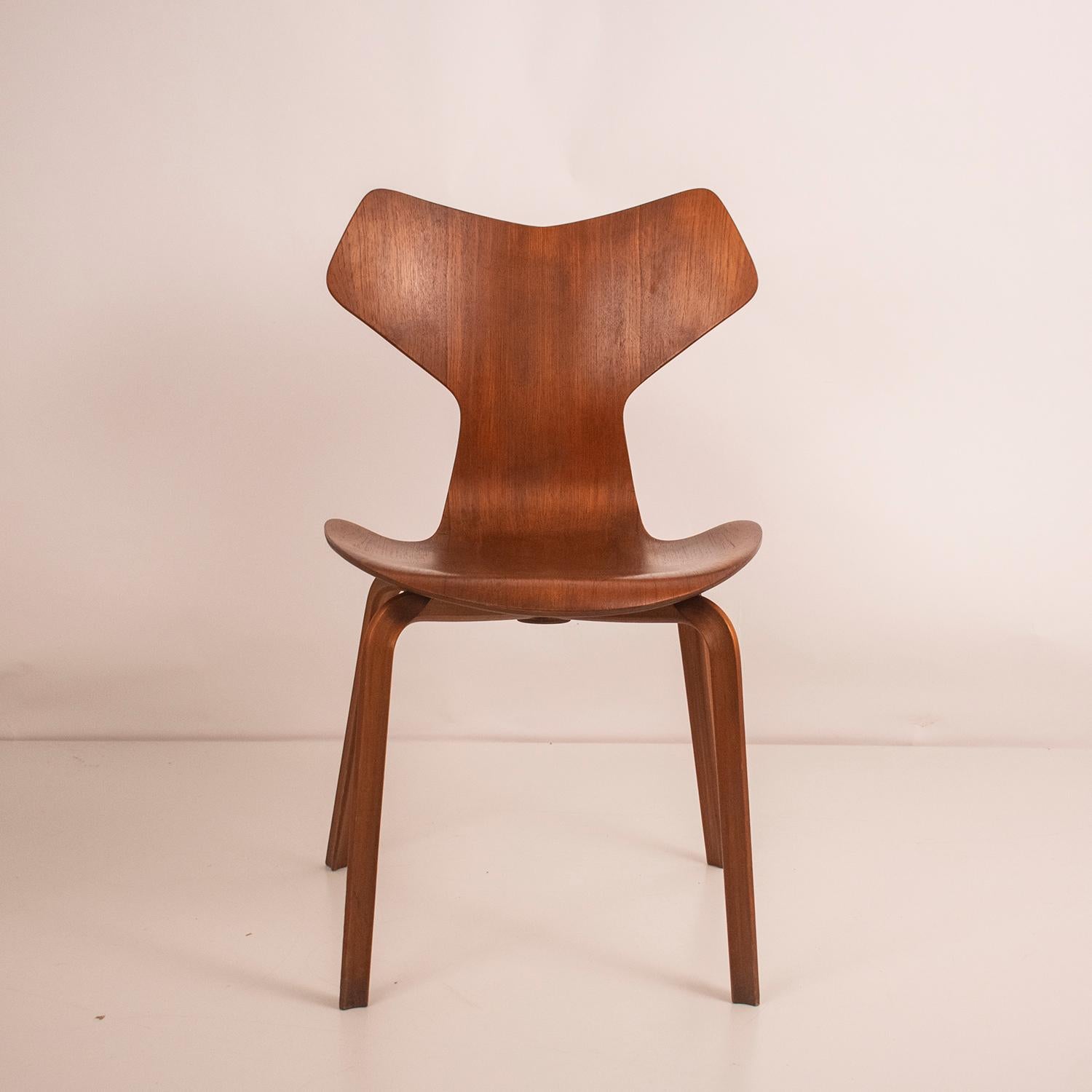Mid-Century Modern Arne Jacobsen's Grand Prix Chair Fritz Hansen