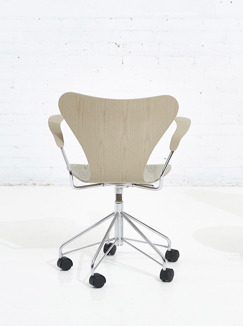Post-Modern Arne Jacobsen Ant Arm Chair