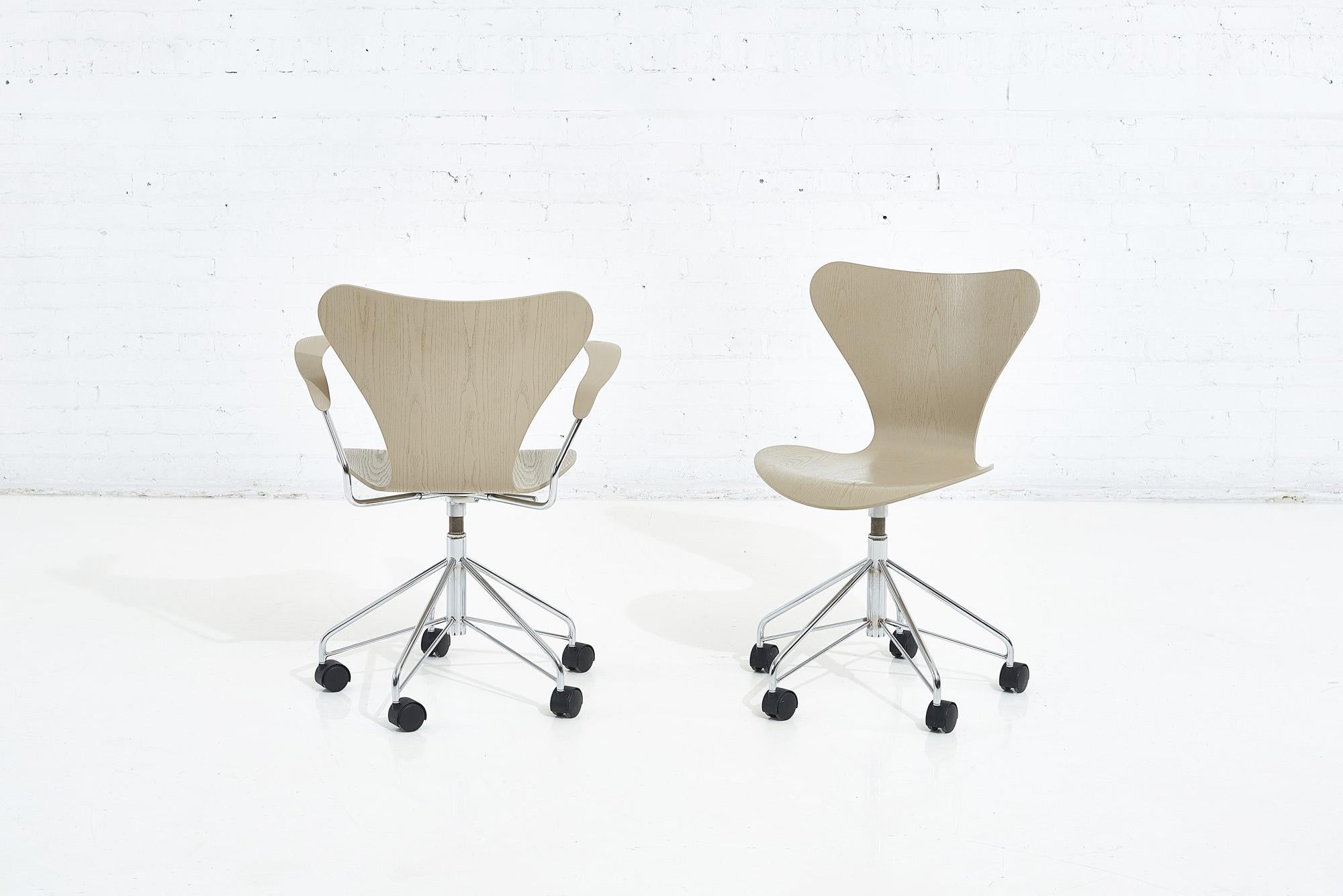 Arne Jacobsen Ant Arm Chair In Good Condition In Chicago, IL