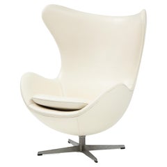Arne Jacobson Retro 'Egg' Chair in White Leather for Fritz Hansen