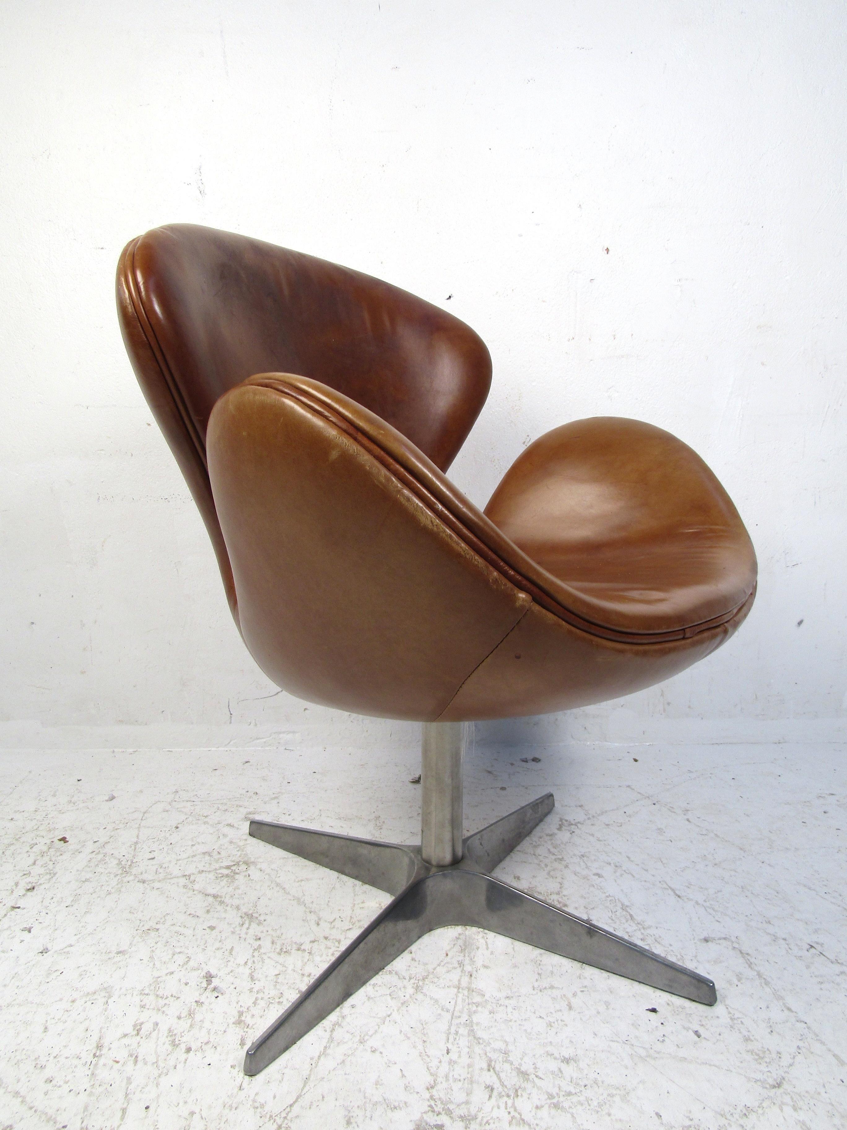 Blackened Arne Jacobson Leather Swivel Chair 'Brown'