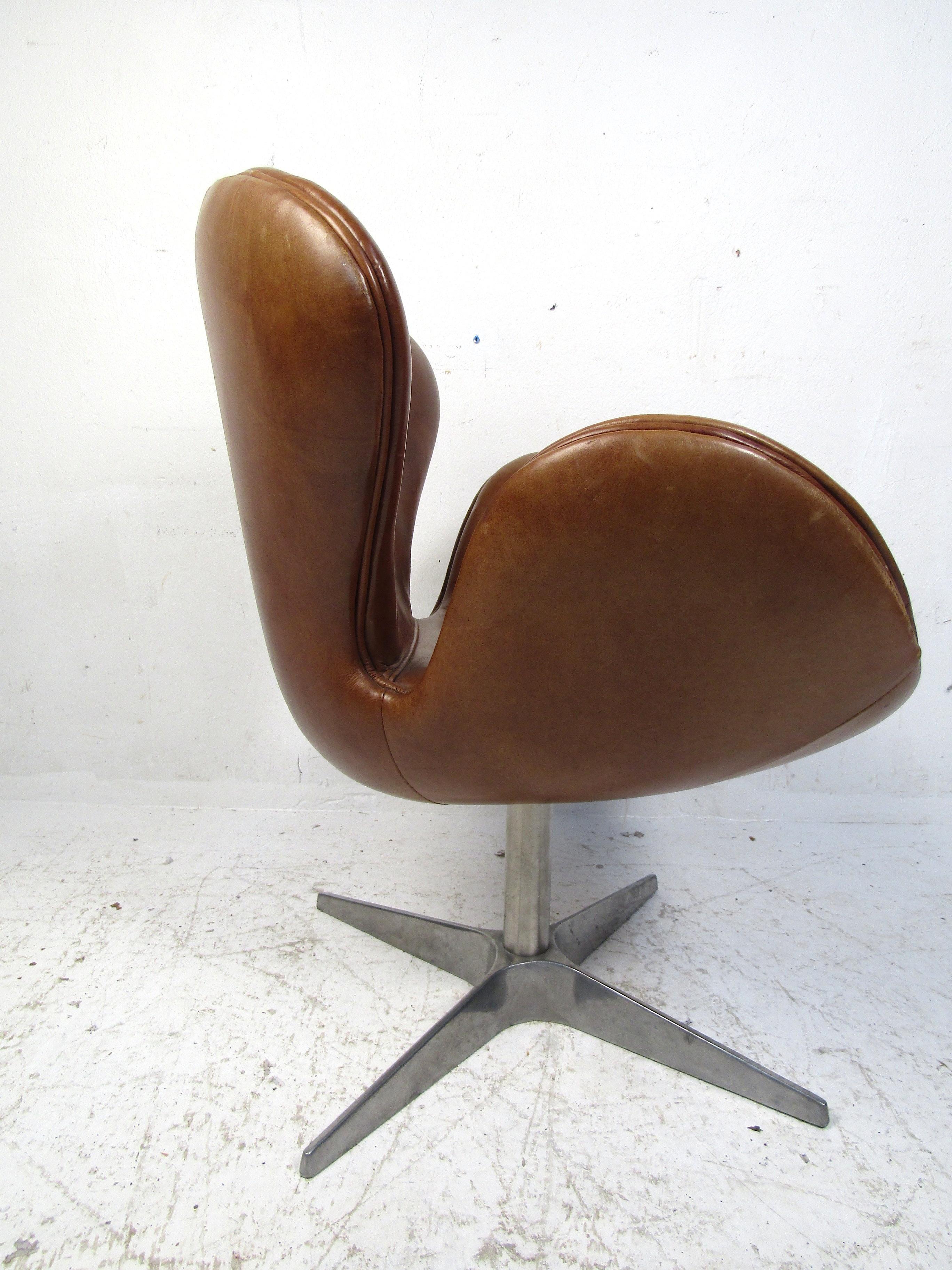 Arne Jacobson Leather Swivel Chair 'Brown' In Good Condition In Brooklyn, NY