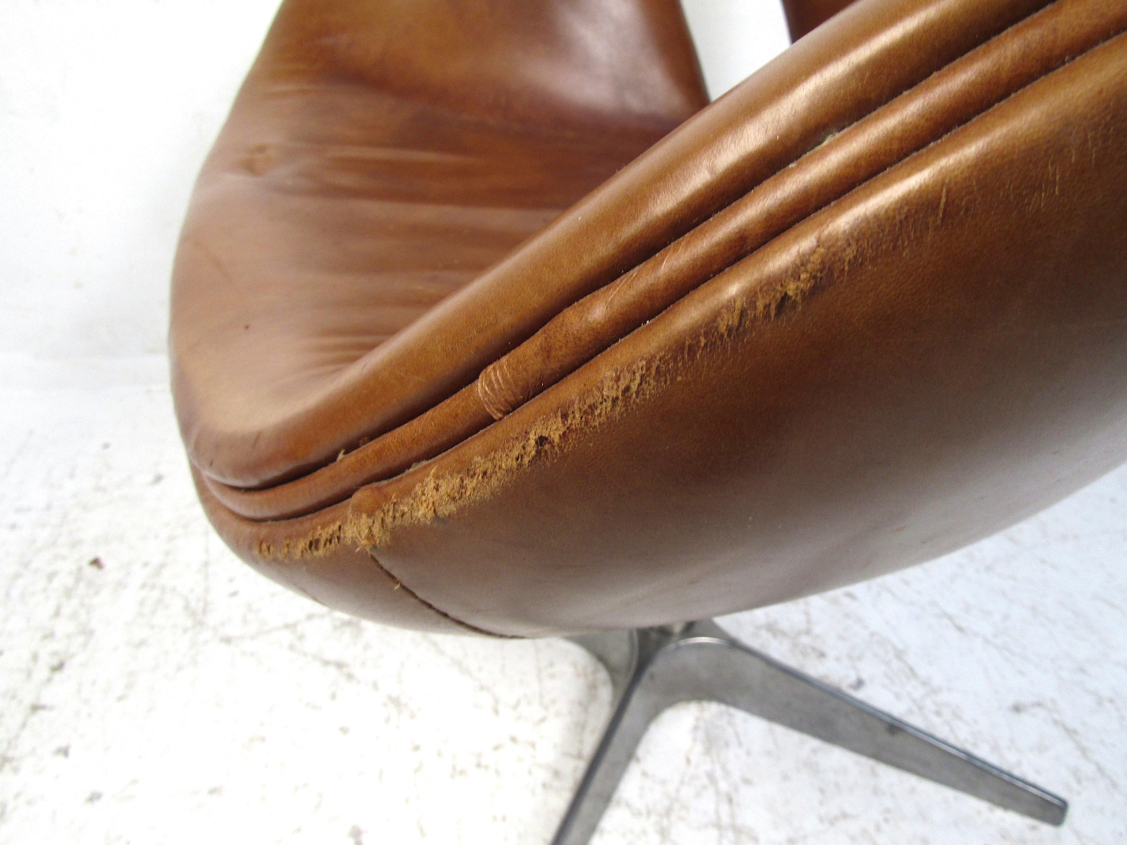 Arne Jacobson Leather Swivel Chair 'Brown' 1