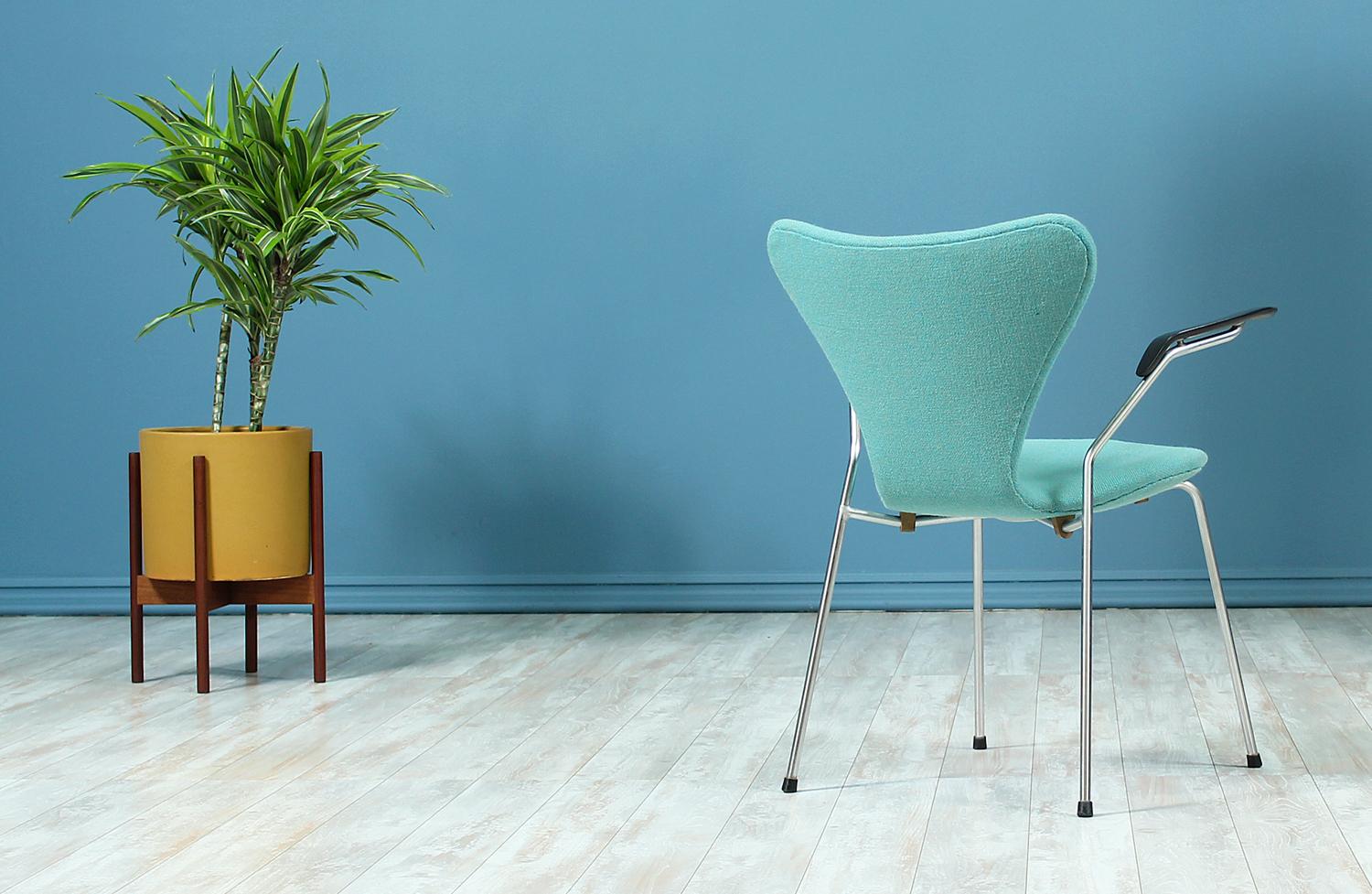 Mid-Century Modern Arne Jacobsen Series-7 Desk Chair for Fritz Hansen