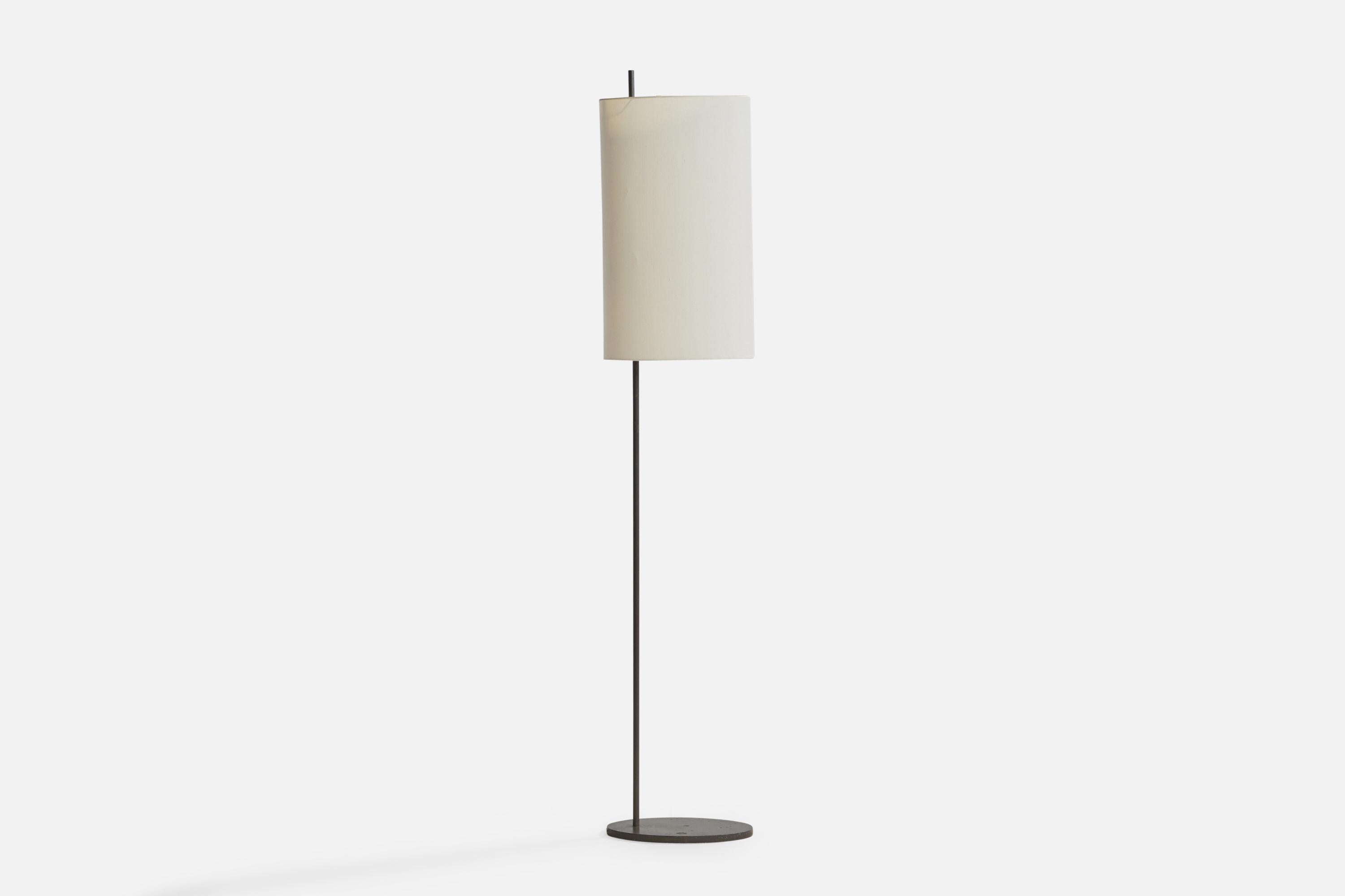 An grey-lacquered metal and paper floor lamp designed by Arne Jacobsen and produced by Louis Poulsen, Denmark, c. 1950s.

Overall Dimensions (inches): 71” H x 8.8” W x 13.75” D. Stated dimensions include shades.
Bulb Specifications: E-26 Bulb
Number