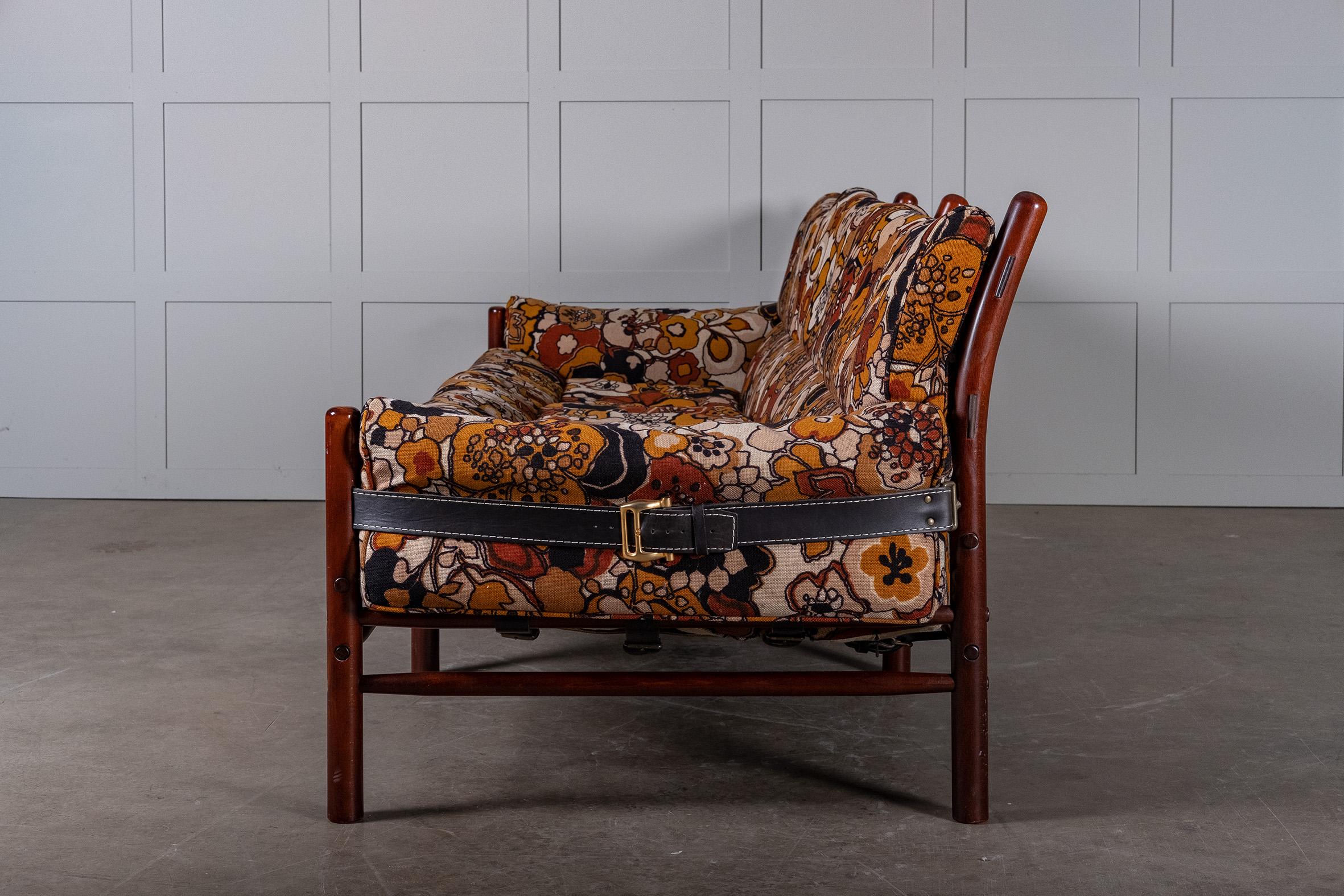 Produced by Arne Norell AB in Aneby, Sweden. Dark stained beech, floral fabric, 1960s.
Excellent vintage condition, with signs of usage and patina.
Global front door shipping, flat-packed: €800