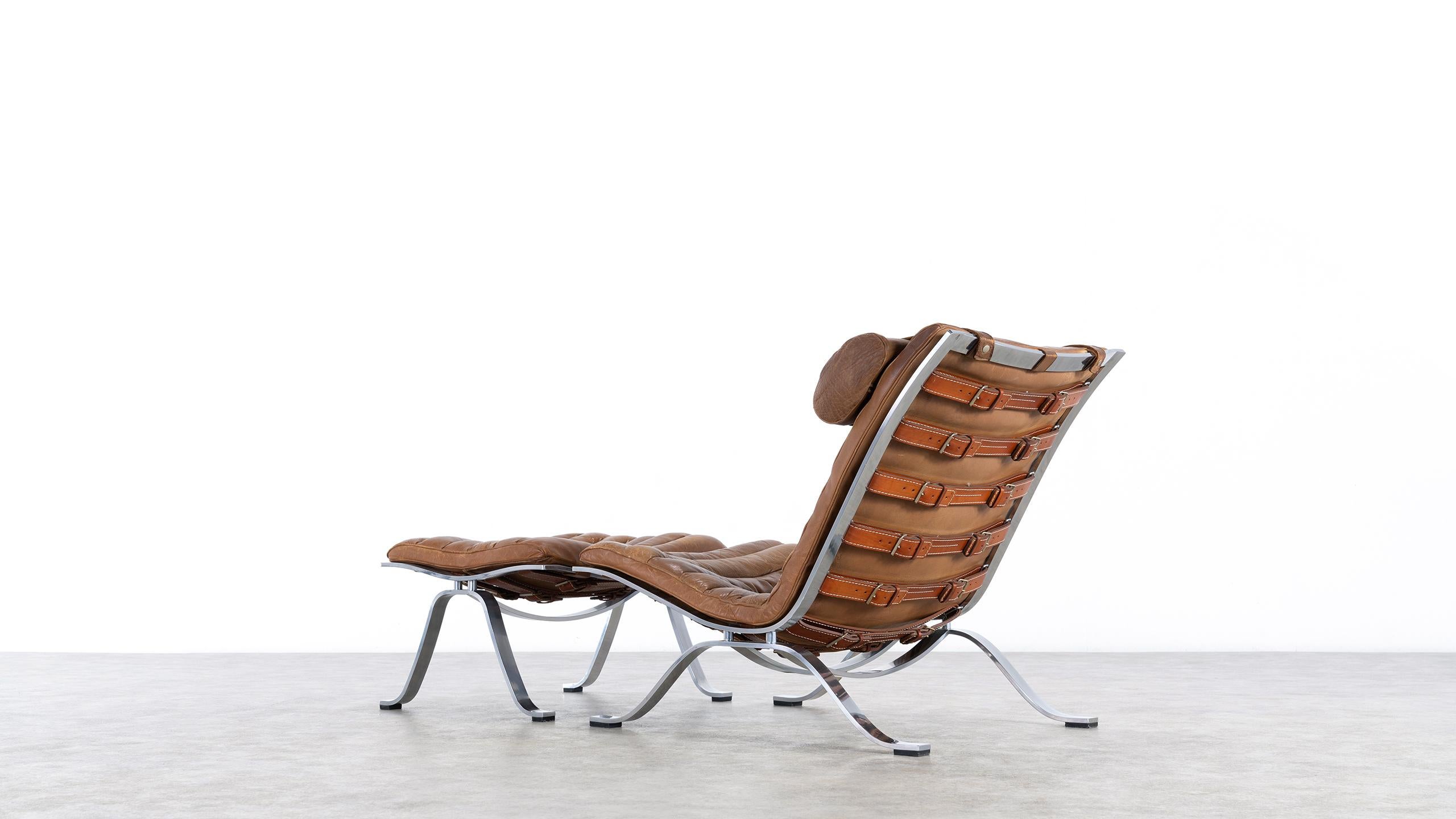 Designed by Arne Norell for Norell Möbel, Aneby, Sweden, 1966.
Fantastic comfortable lounge chair with its footstool...

This award winning lounge chair was made of high quality flat chrome-plated steel and has very thick cognac-colored buffalo