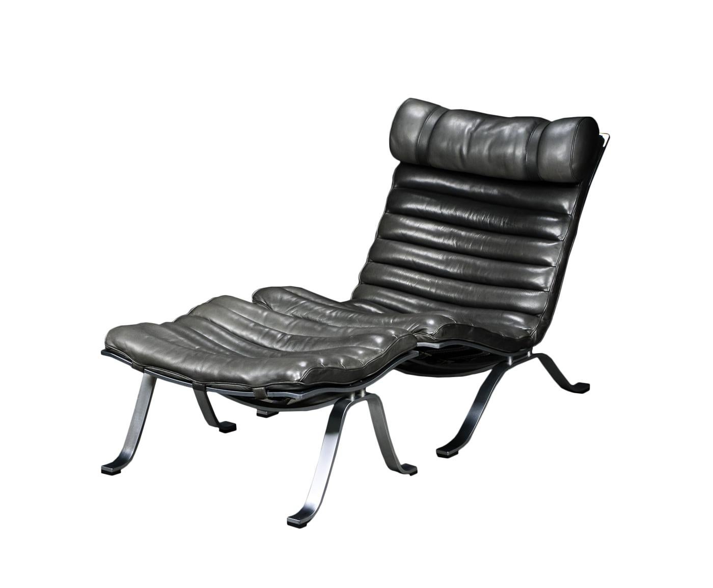 Offerd by Zitzo, Amsterdam: Comfortable lounge chair with ottoman designed by Arne Norell. This award winning lounge chair was made of high quality flat chrome-plated steel and has very thick original black buffalo leather. The set is in beautiful