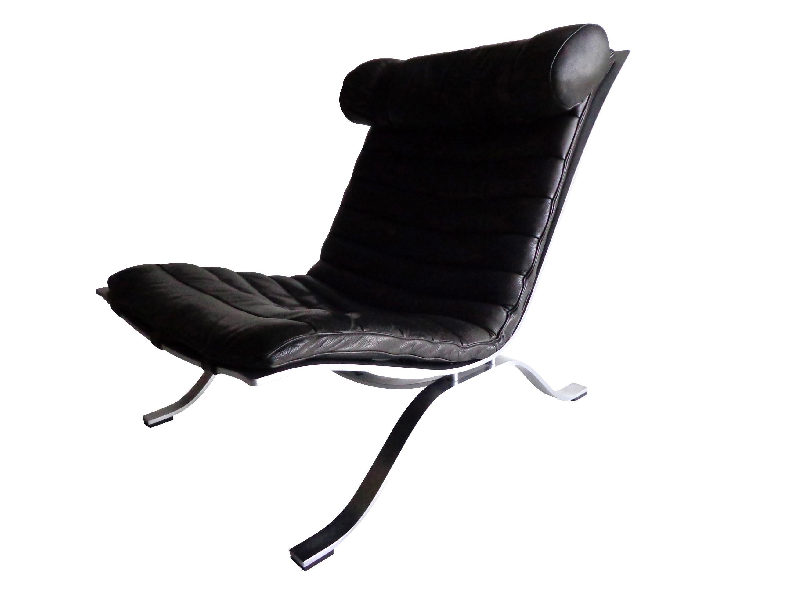 Arne Norell ‘Ari’ Lounge Chair and Ottoman in Original Black Leather Sweden, 60s In Good Condition For Sale In WIJCKEL, NL