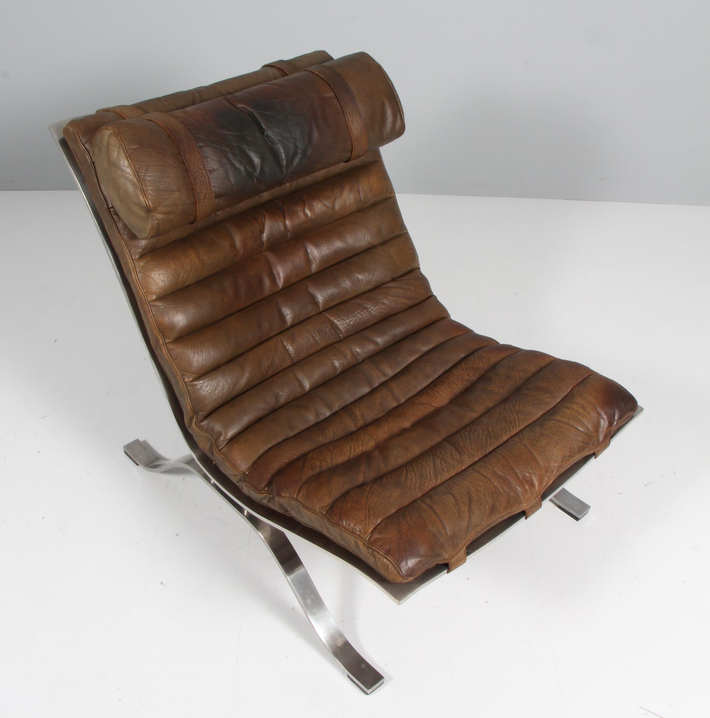 Low slung steel framed leather 'Ari' Lounge chair by Swedish designer Arne Norell from 1966.
This vintage lounge chair comes with original patinated leathe
The soft high gloss chromed frame comes in wonderful original condition and compliments the